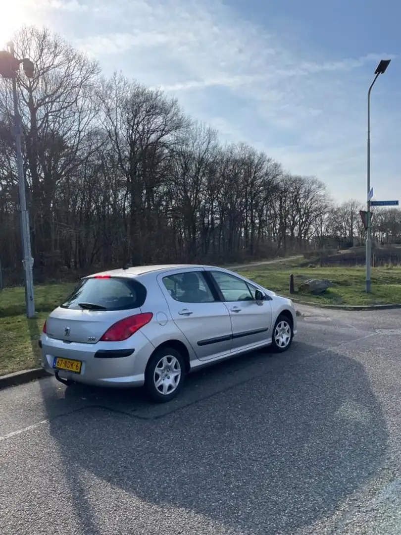 Peugeot 308 De auto is beschikbaaar zolang hij op het net staa Grijs - 1