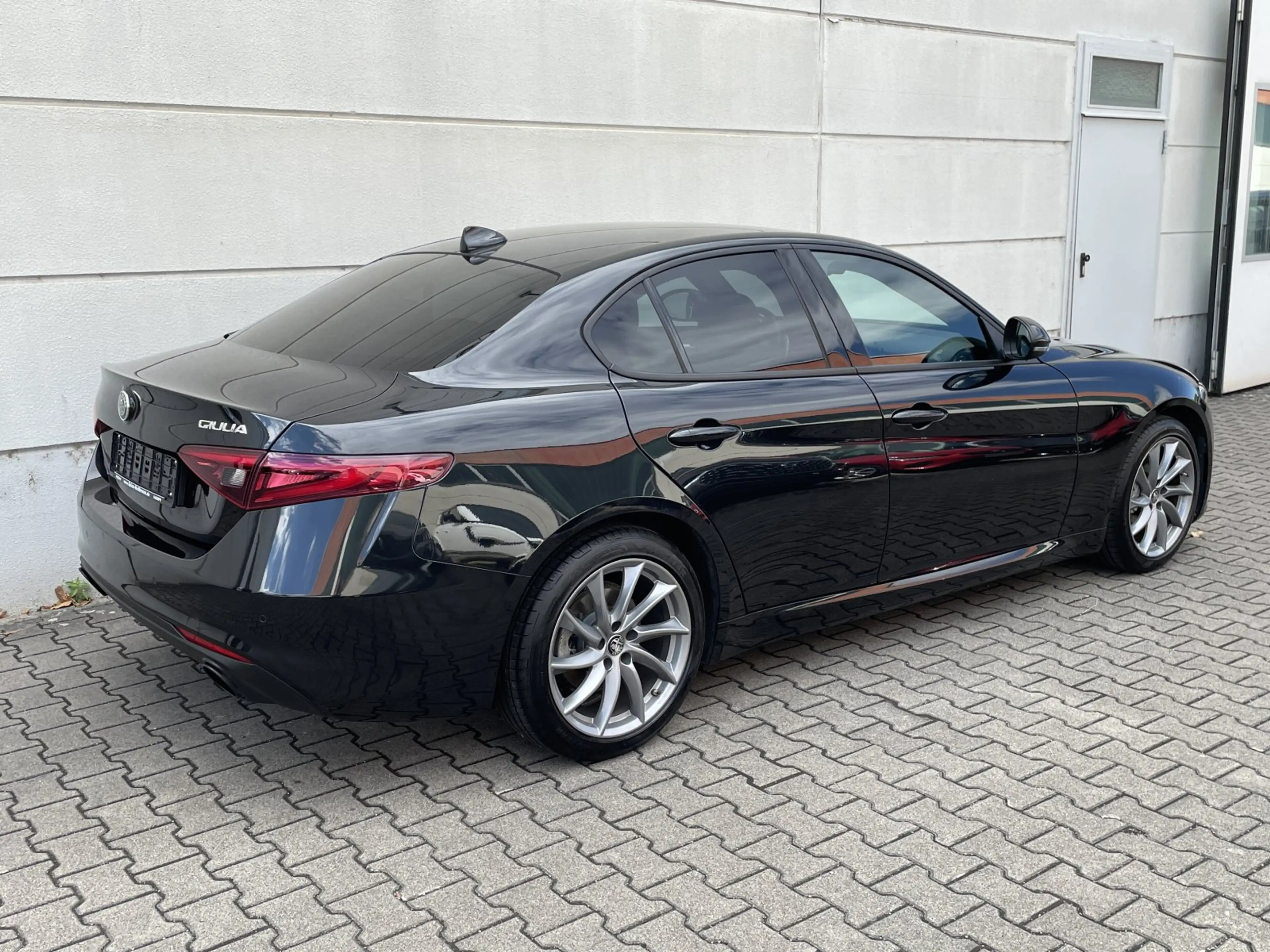 Alfa Romeo Giulia 2.0 16V Turbo  Sprint ACC Tmat TotwAss CarPlay And — photo 3