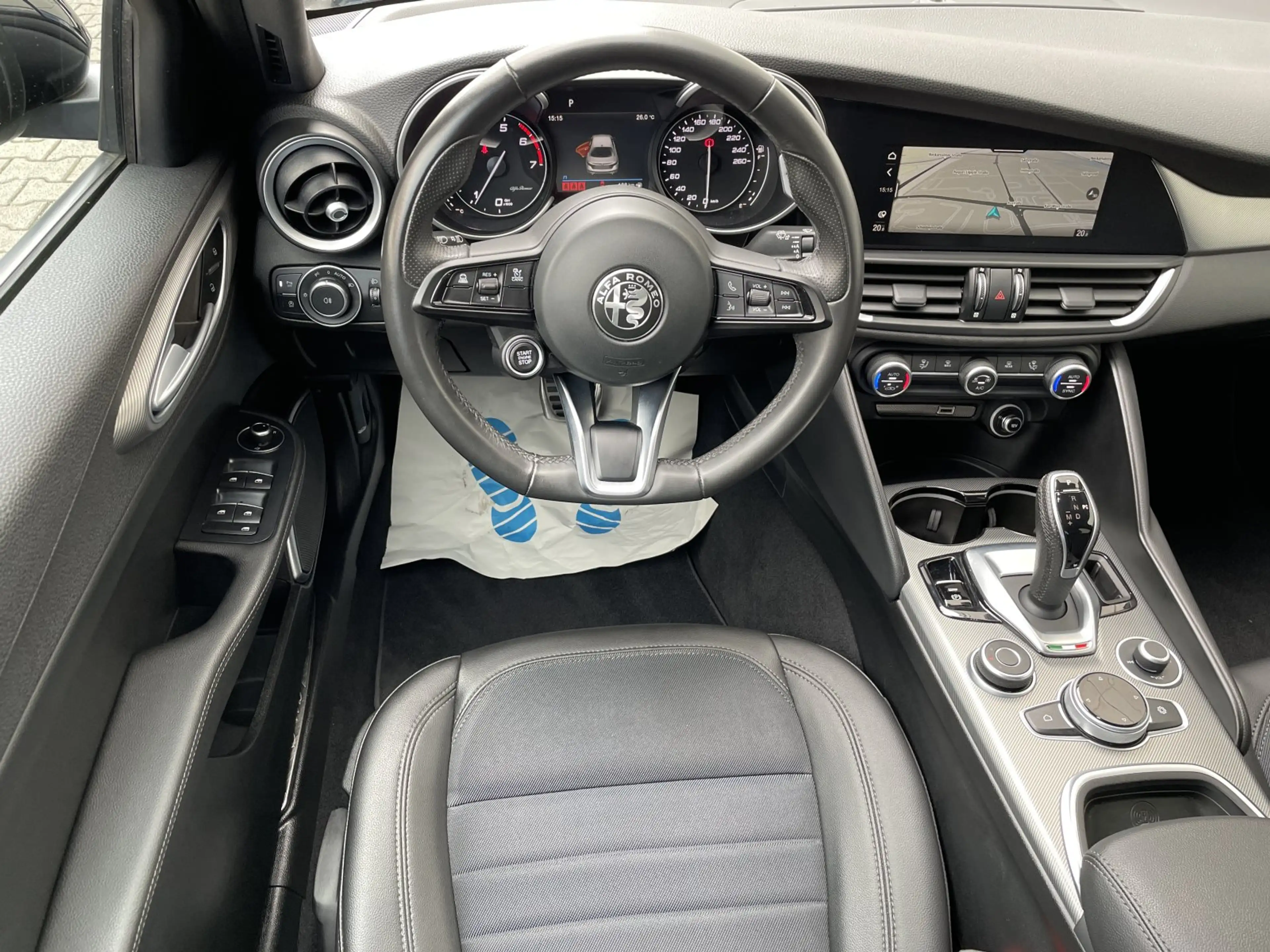 Alfa Romeo Giulia 2.0 16V Turbo  Sprint ACC Tmat TotwAss CarPlay And — photo 4