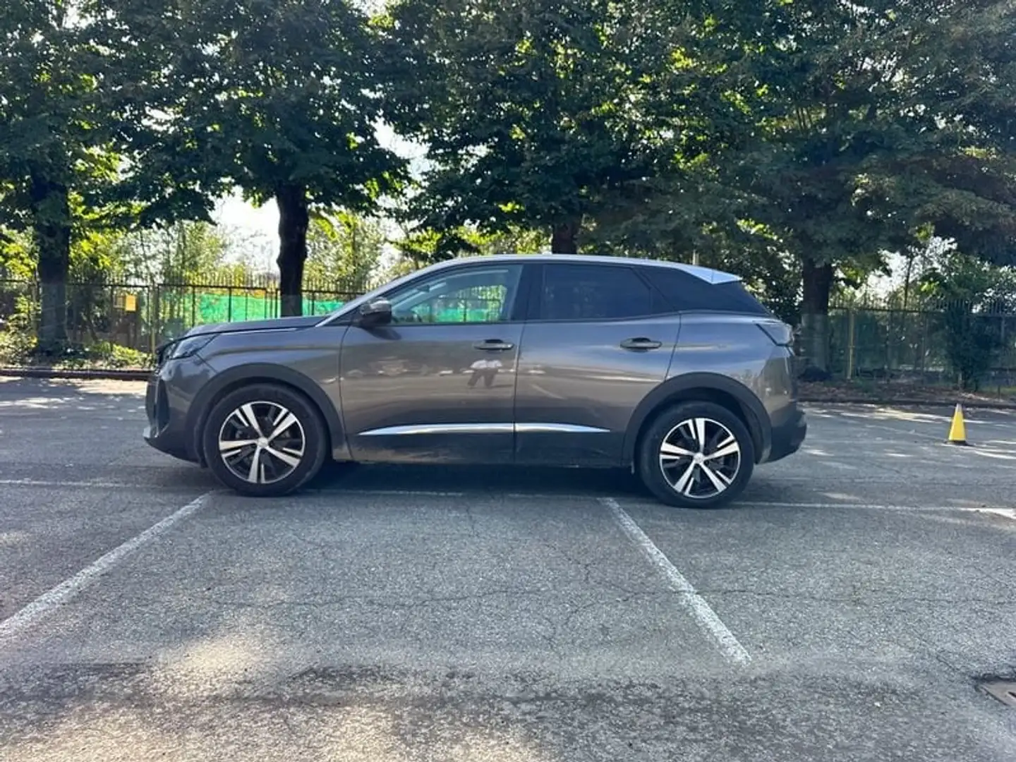 Peugeot 3008 PureTech Turbo 130 S&S Allure Gris - 2