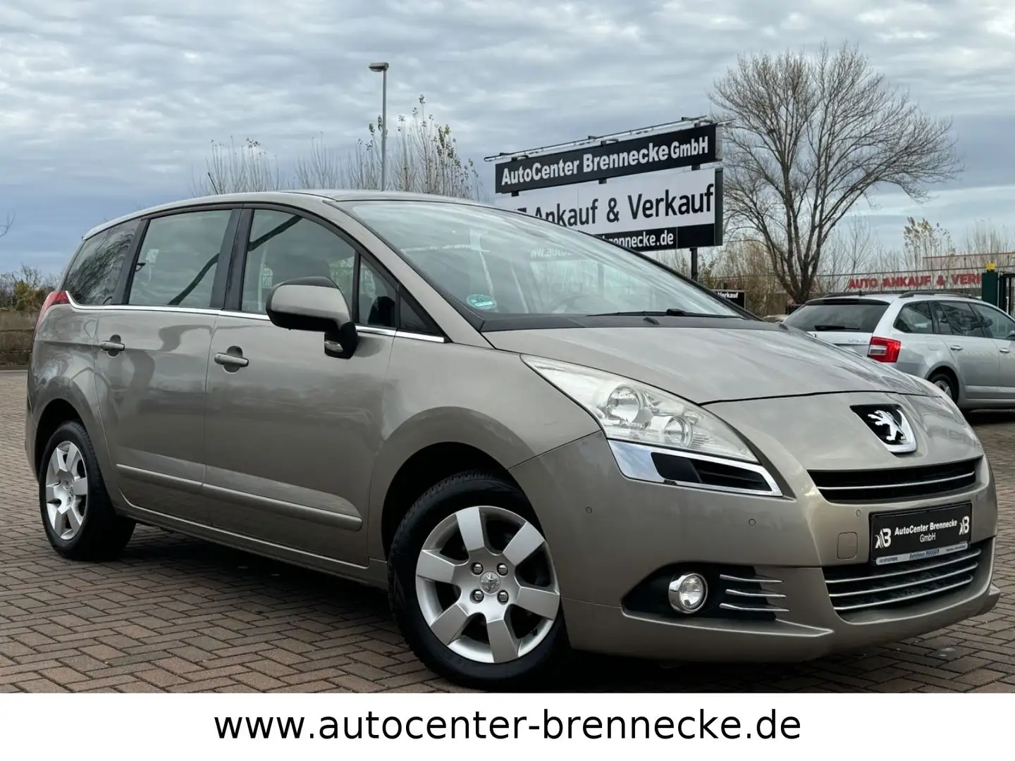 Peugeot 5008 Premium 1.6 Ltr  *Navi*Panorama* Сірий - 1