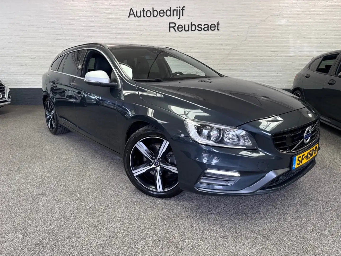 Volvo V60 2.0 D4 Ocean Race R-Design Camera Clima Xenon Incl Grijs - 1