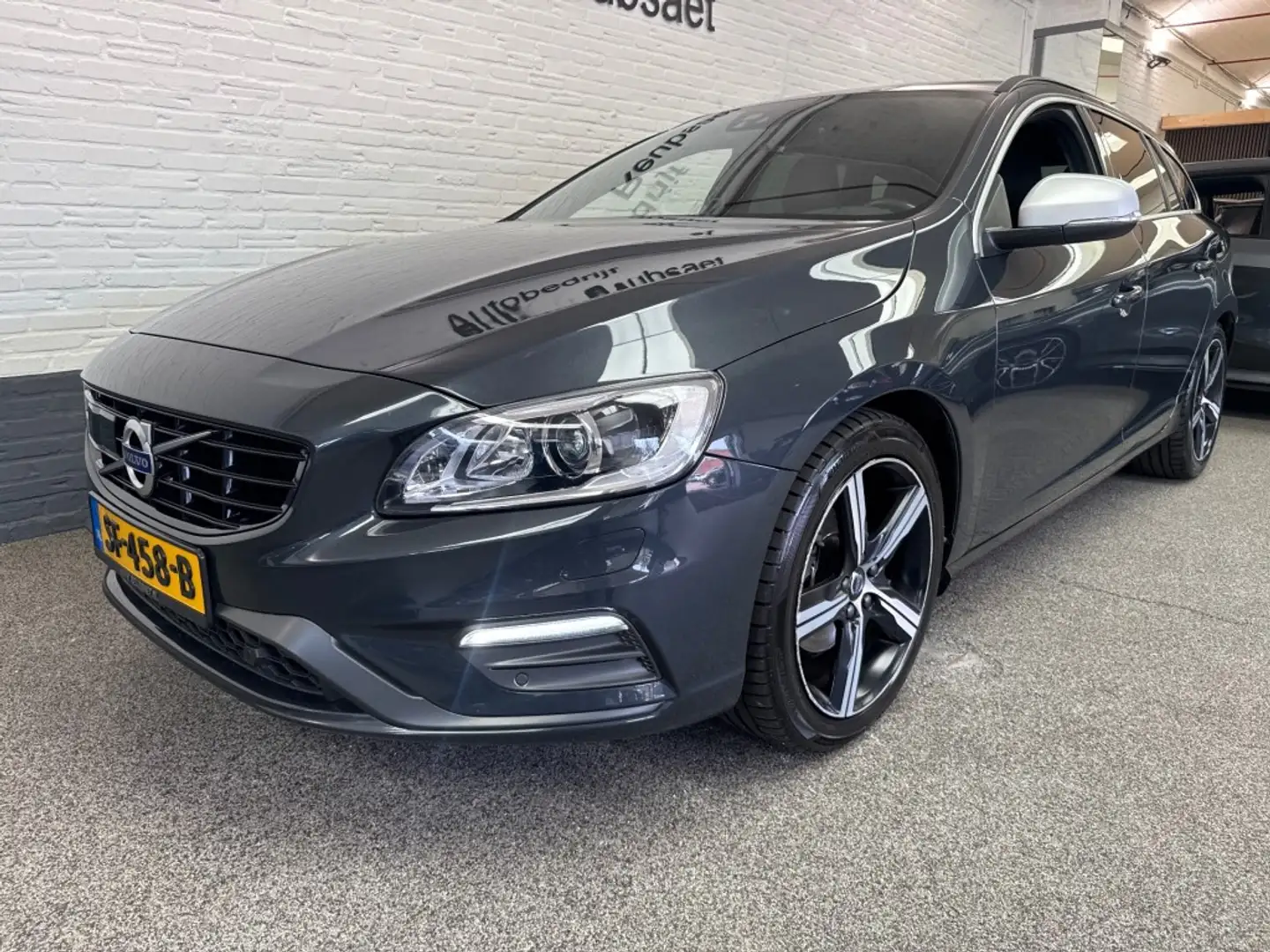 Volvo V60 2.0 D4 Ocean Race R-Design Camera Clima Xenon Incl Grijs - 2
