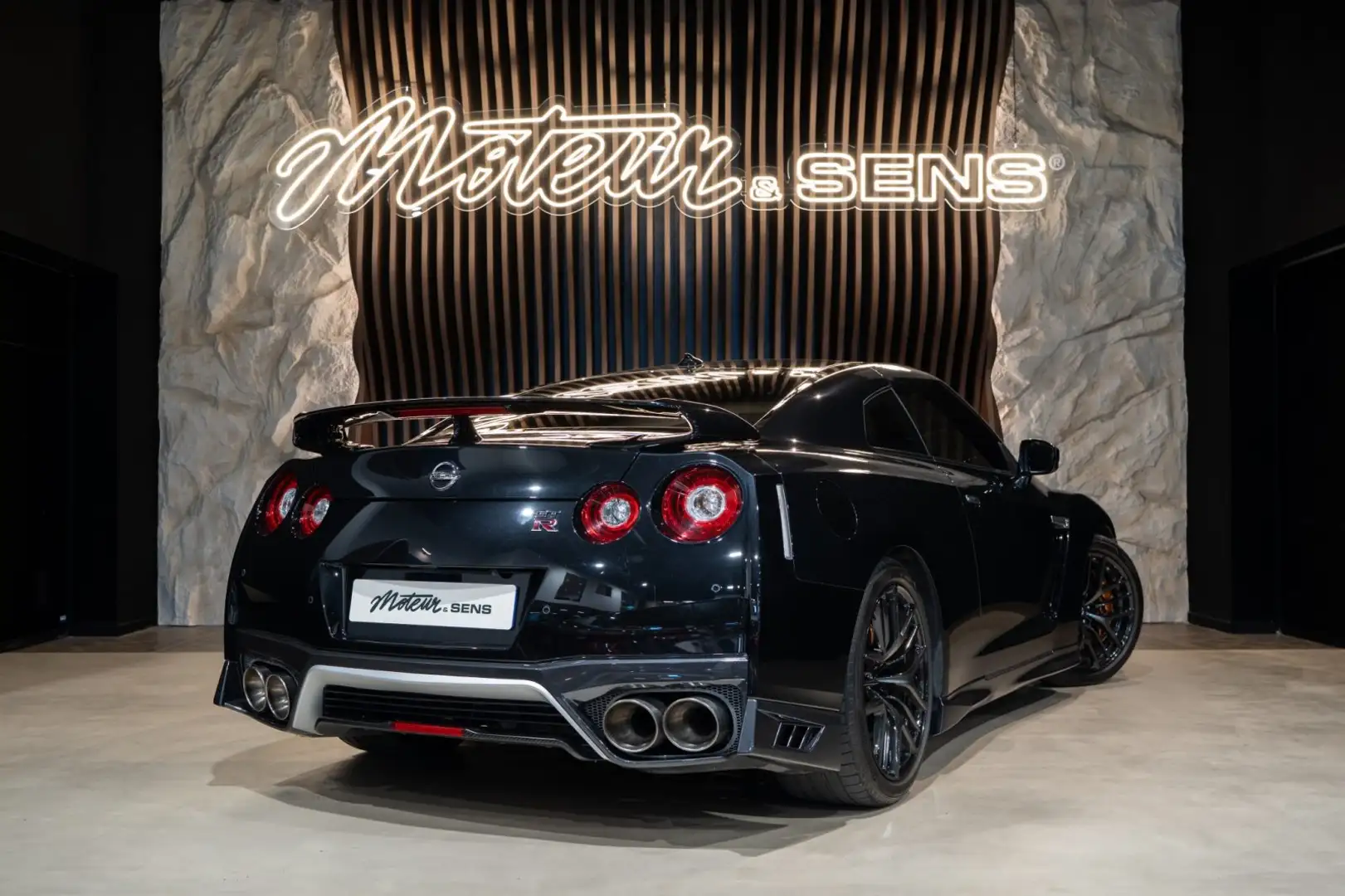 Nissan GT-R GENTLEMAN EDITION Schwarz - 2