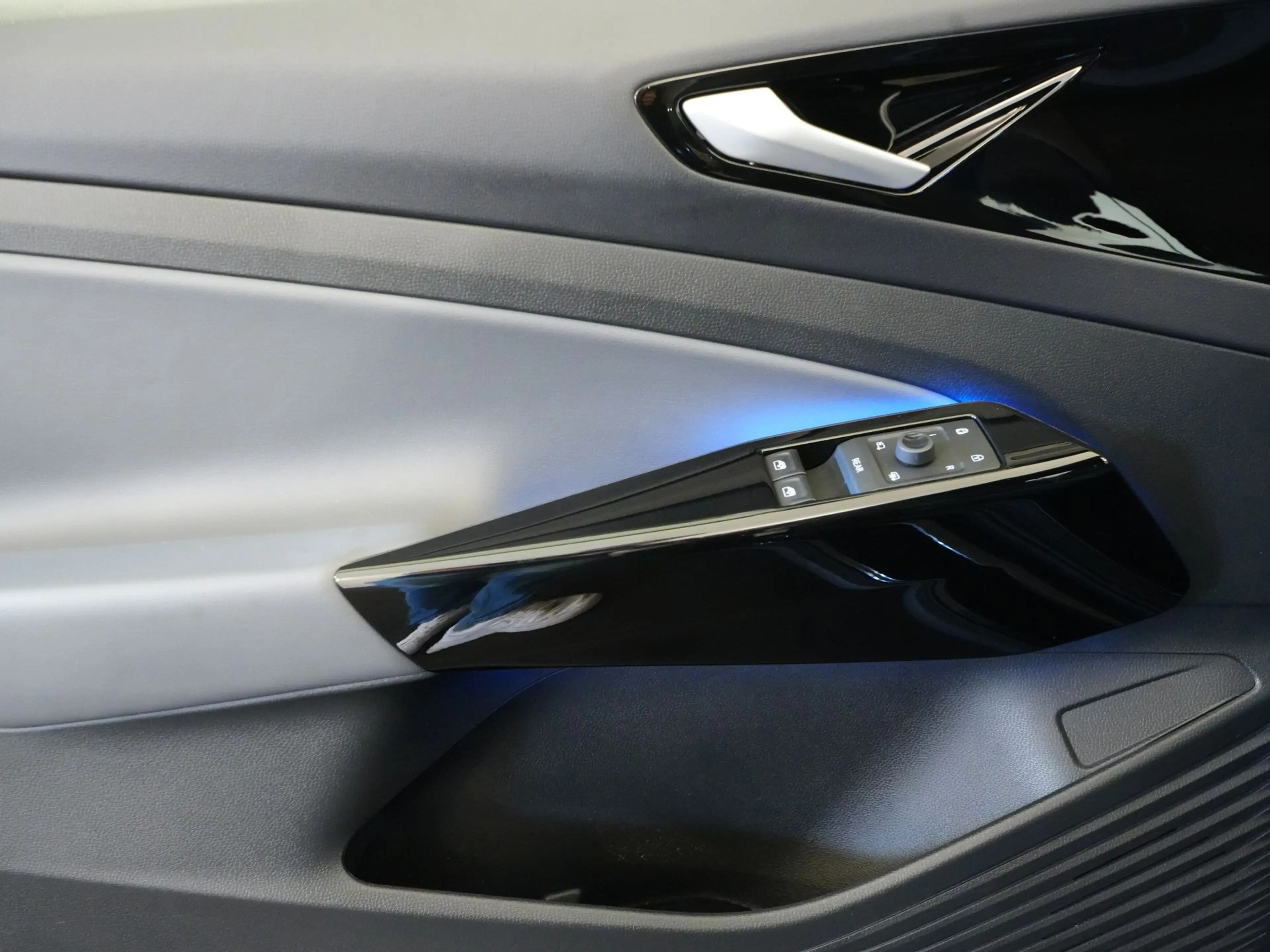Volkswagen ID.4 Pro Performance 77kwh|1erProp|SOH dispo|JA19|LED|Shs Chauf. — photo 11