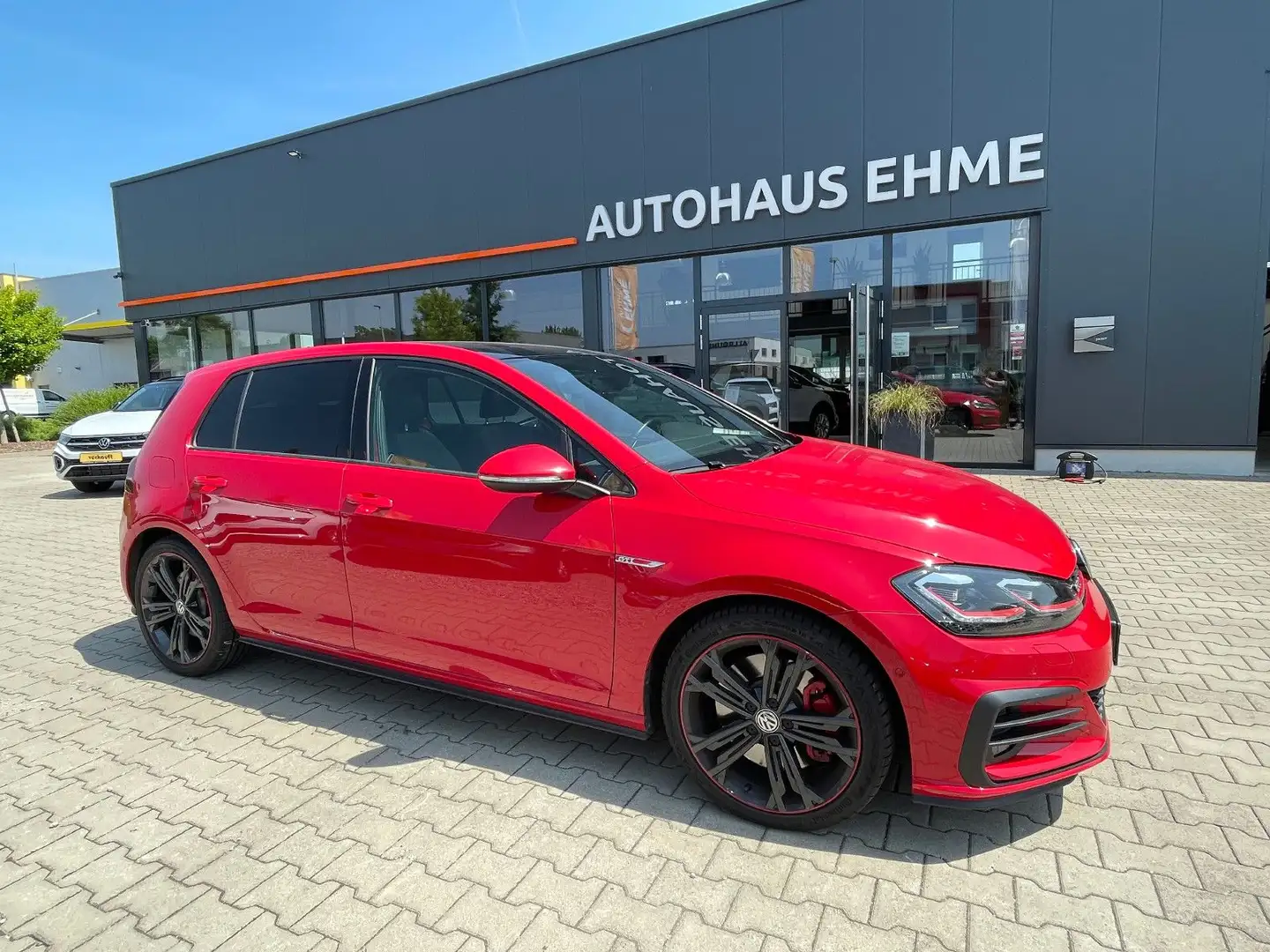Volkswagen Golf VII GTI Perform. PANO*STHZ*AHK*ACC*SHZ*SIDE Rot - 2