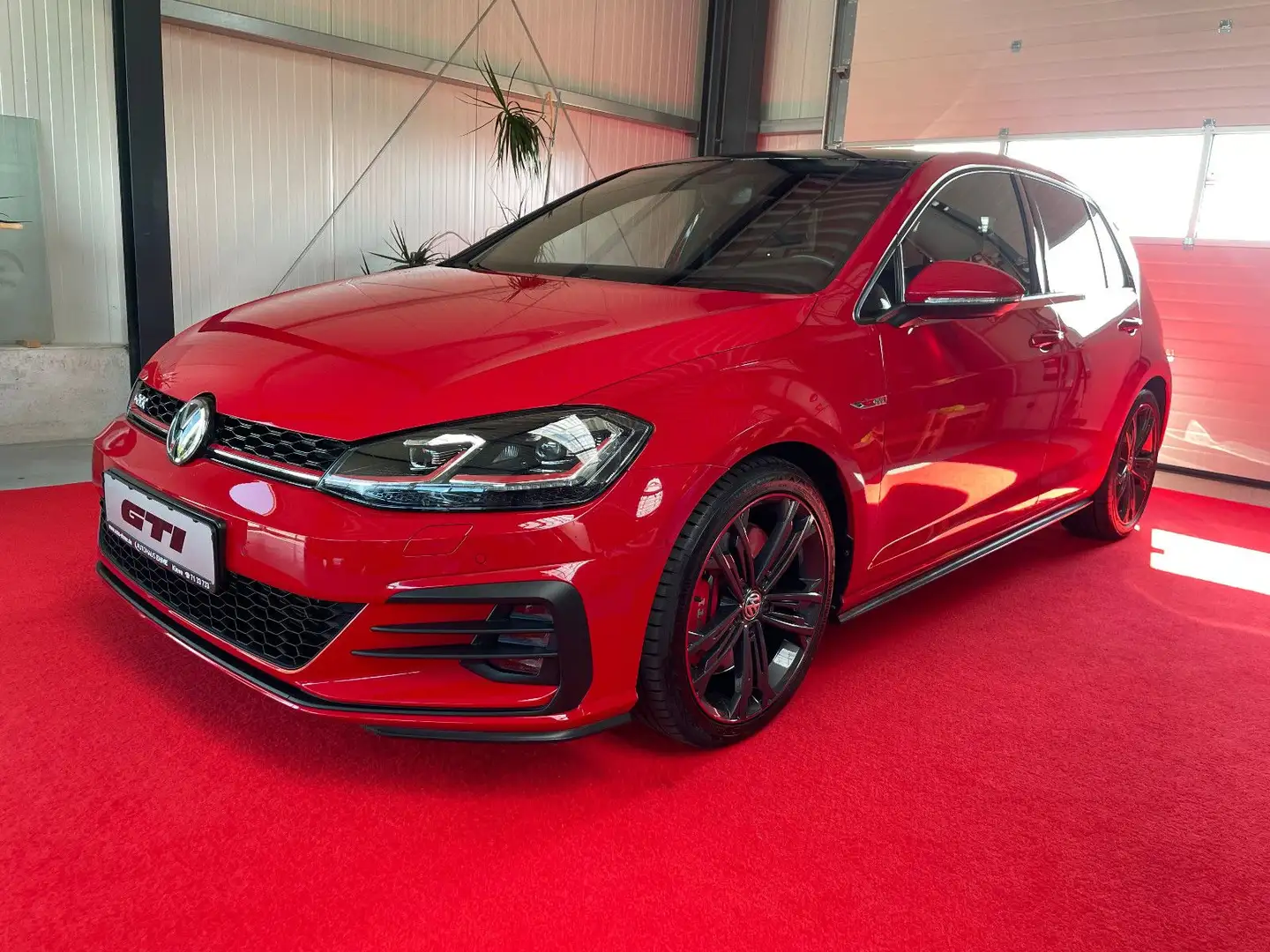 Volkswagen Golf VII GTI Perform. PANO*STHZ*AHK*ACC*SHZ*SIDE Rouge - 1