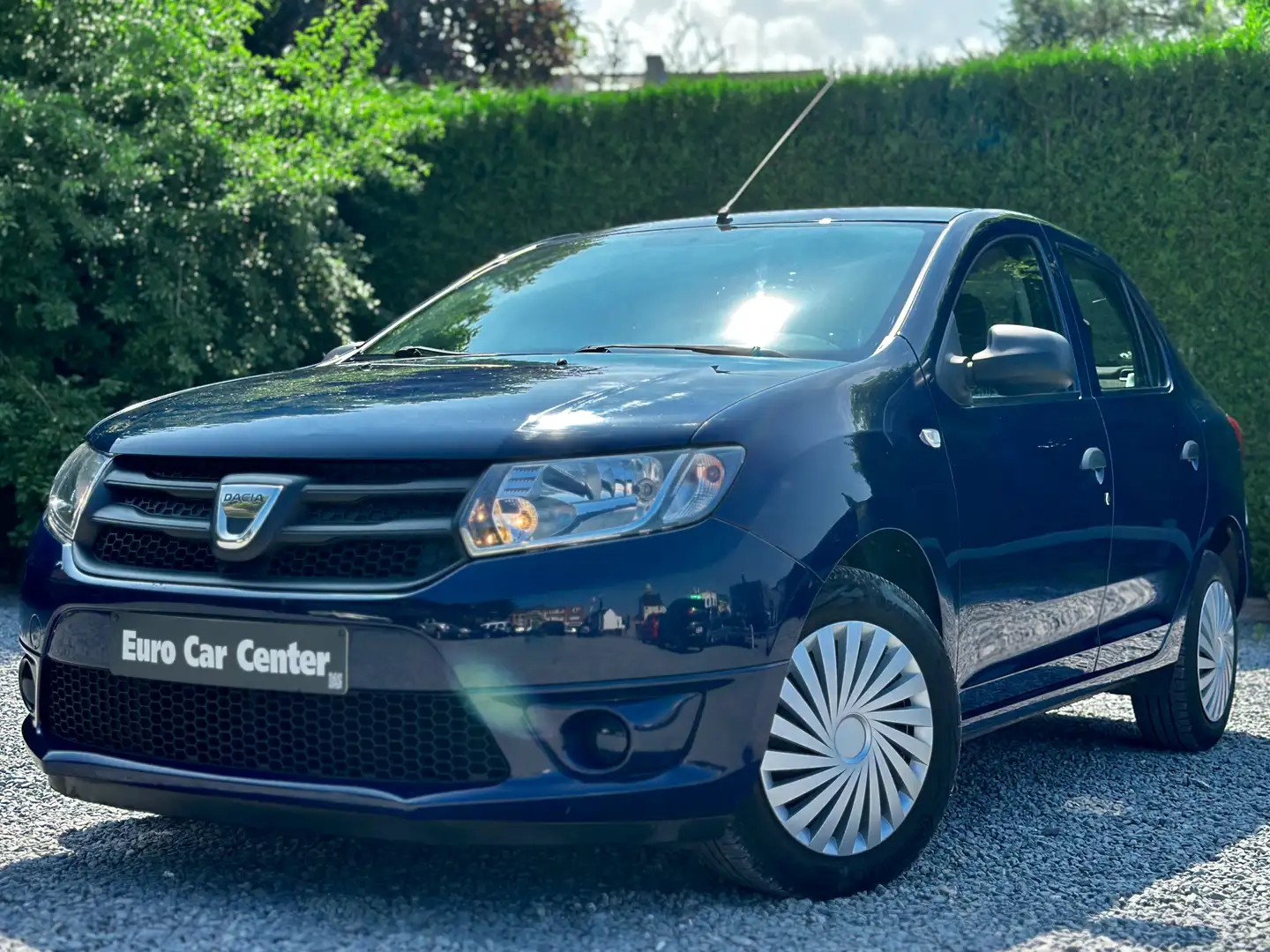 Dacia Logan 1.2i Bleu - 2