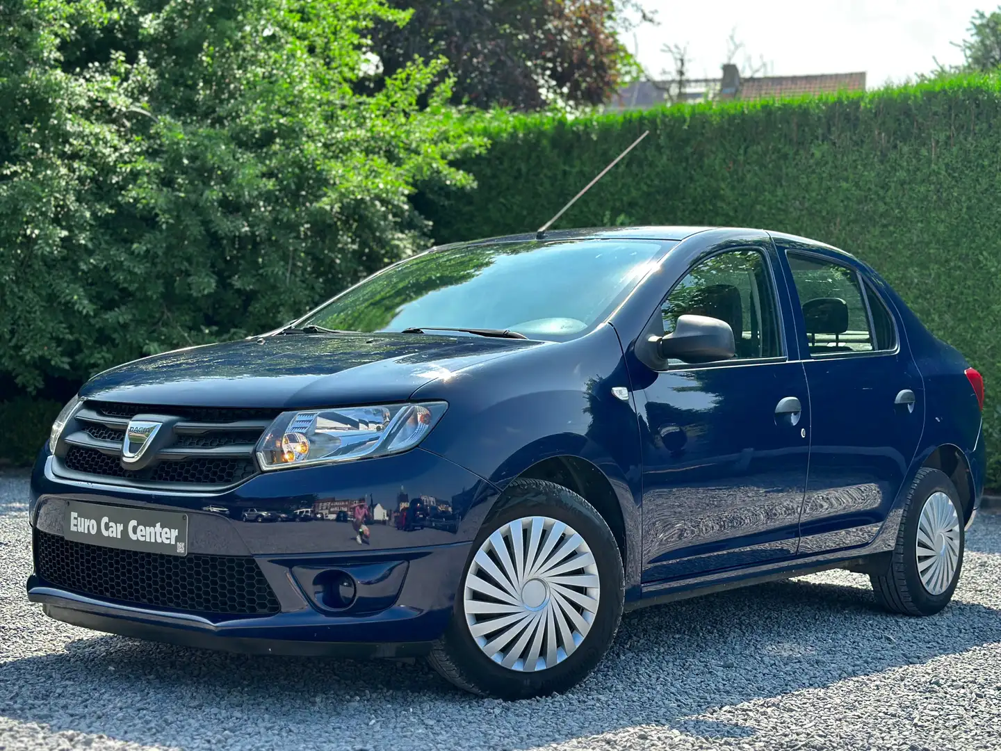 Dacia Logan 1.2i Bleu - 1