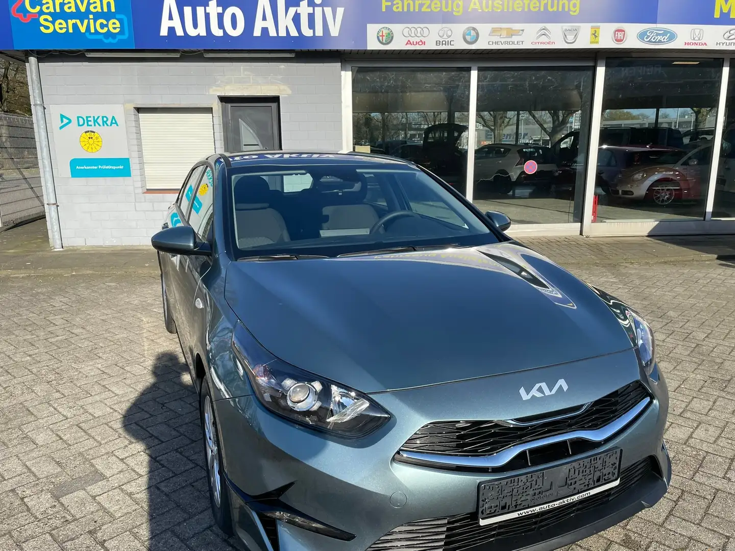 Kia Ceed / cee'd 1.5 T-GDi 140PS Automatik  Navi Apple CarPlay Rojo - 2