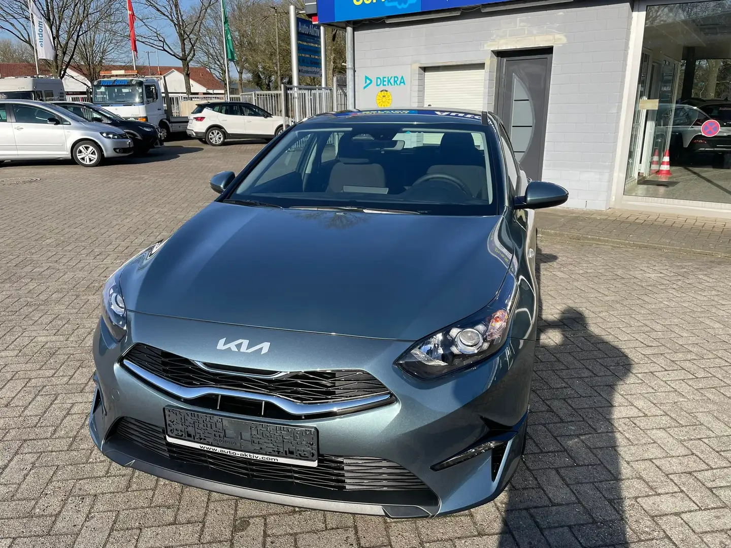 Kia Ceed / cee'd 1.5 T-GDi 140PS Automatik  Navi Apple CarPlay Rojo - 1