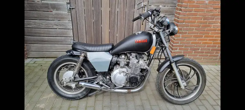 Yamaha XJ 550