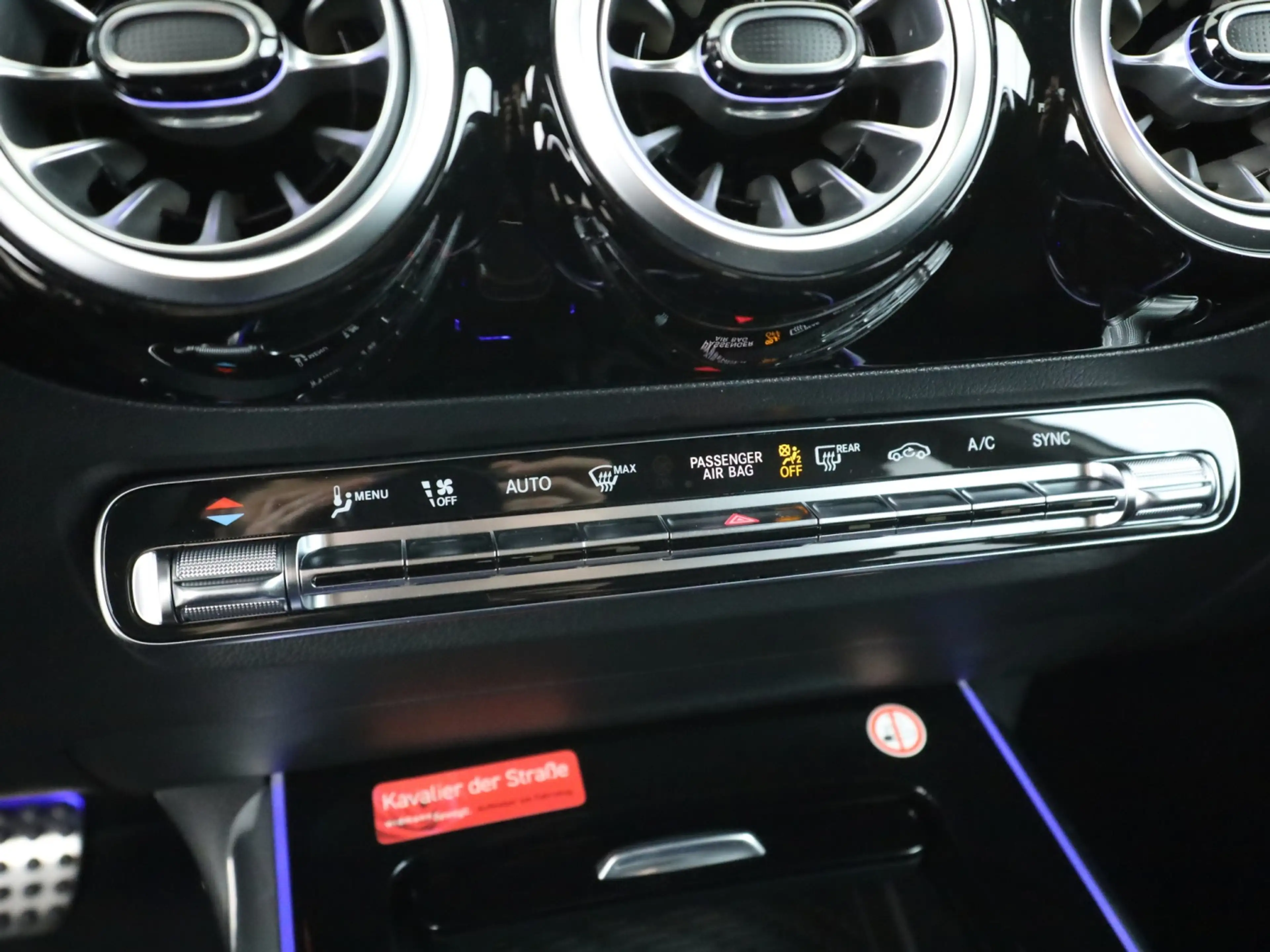 Mercedes-Benz GLA 250 4MATIC 360 ACC AHK AUT DynLicht HUD Kam. — photo 14
