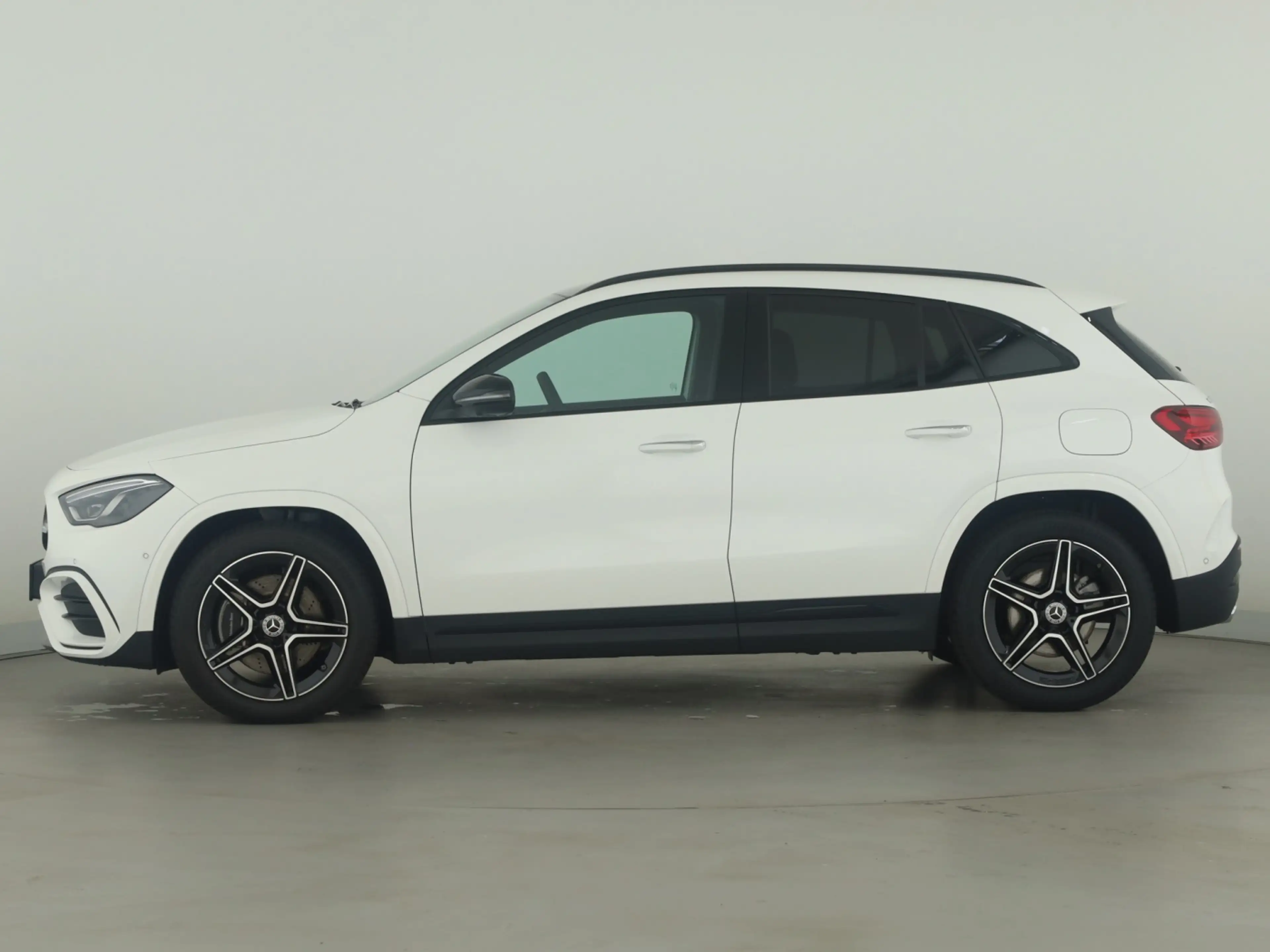 Mercedes-Benz GLA 250 4MATIC 360 ACC AHK AUT DynLicht HUD Kam. — photo 7