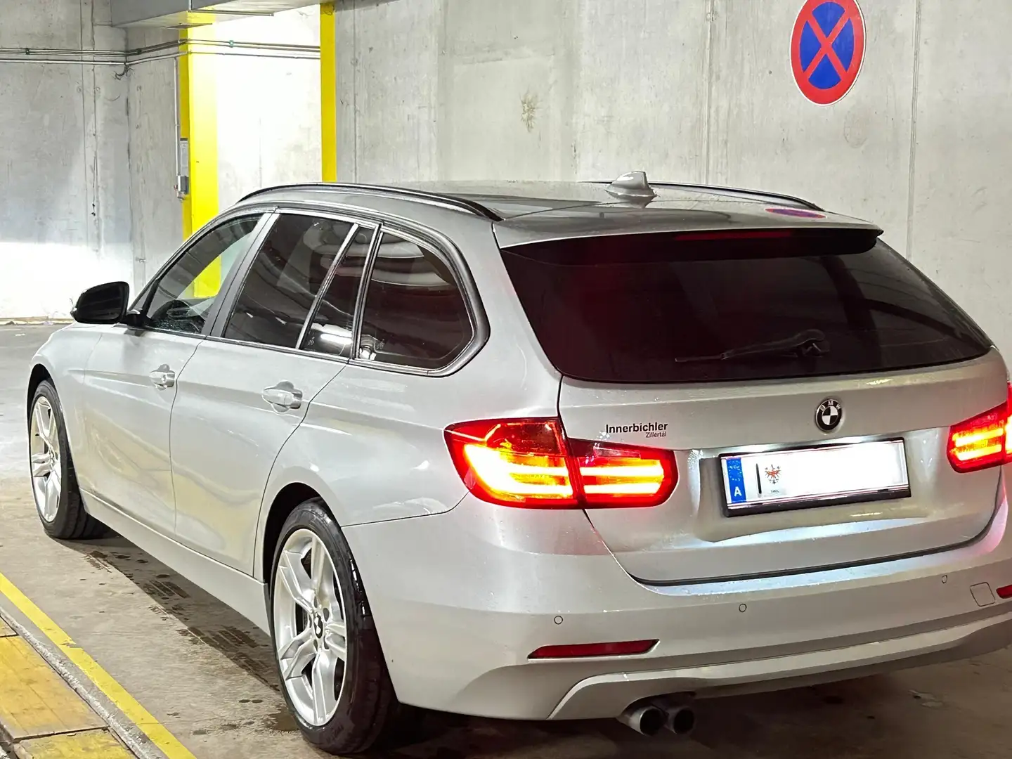 BMW 330 330d xDrive Touring Aut. Silber - 2