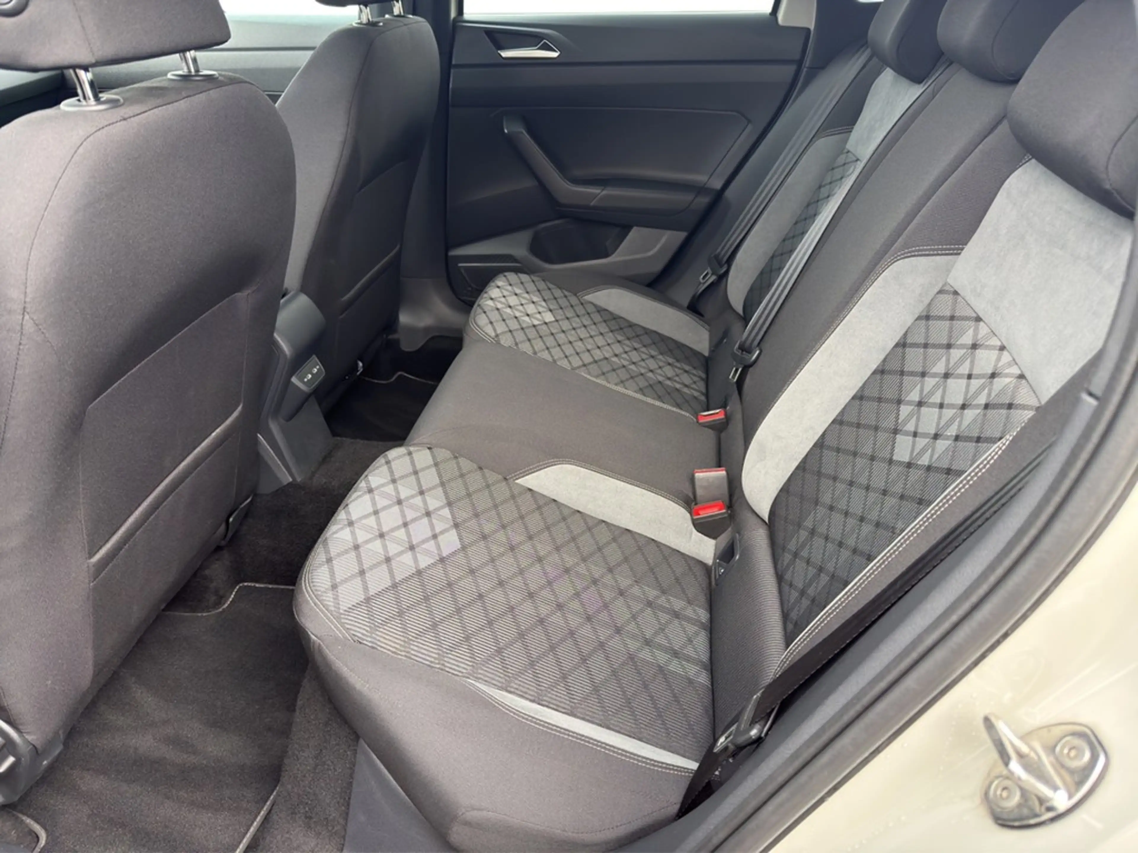 Volkswagen Taigo 1.5 TSI DSG R-Line AHK*PANO*VIRTUAL*NAVI*IQ-LIG... — photo 17