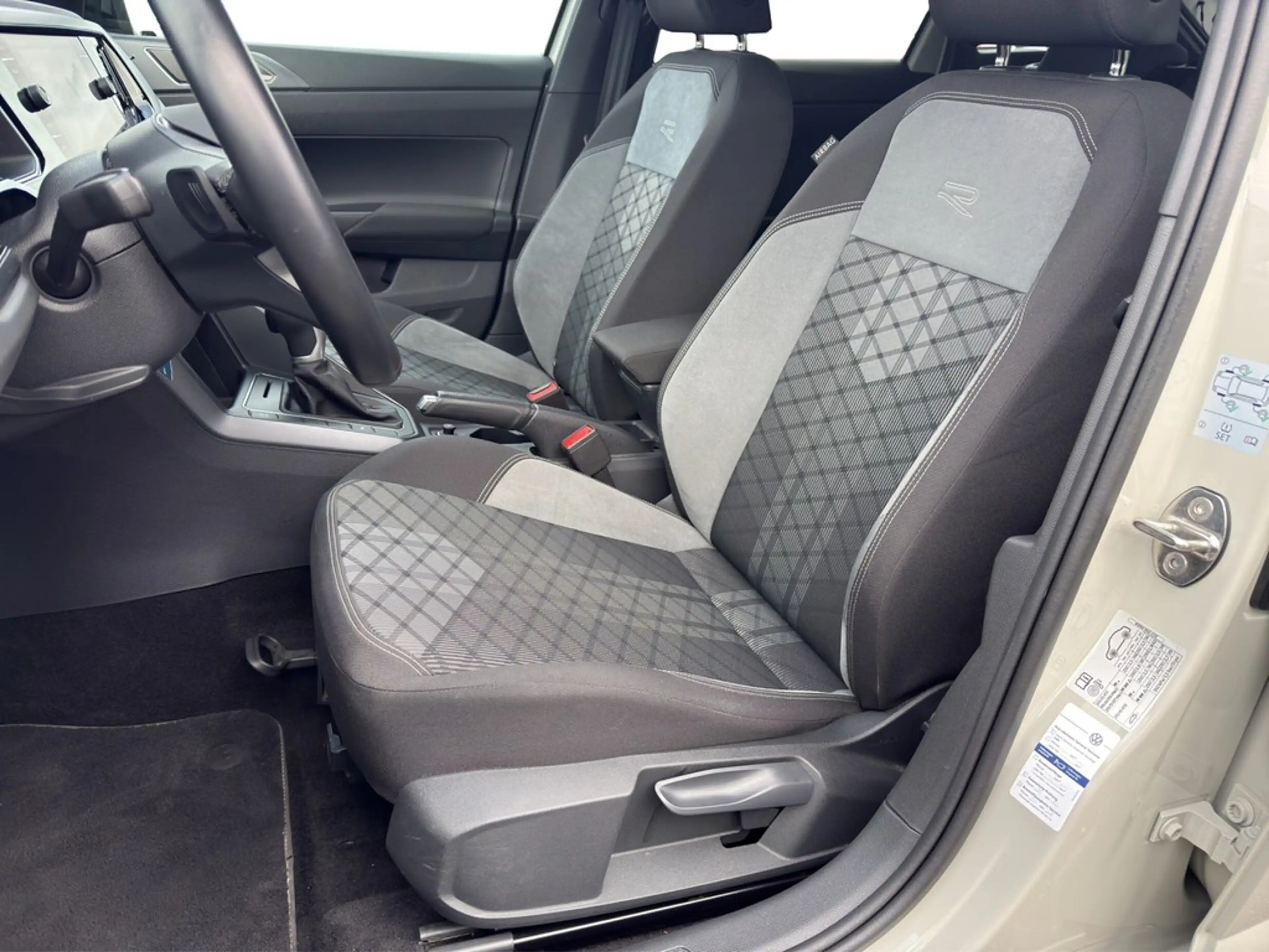 Volkswagen Taigo 1.5 TSI DSG R-Line AHK*PANO*VIRTUAL*NAVI*IQ-LIG... — photo 11