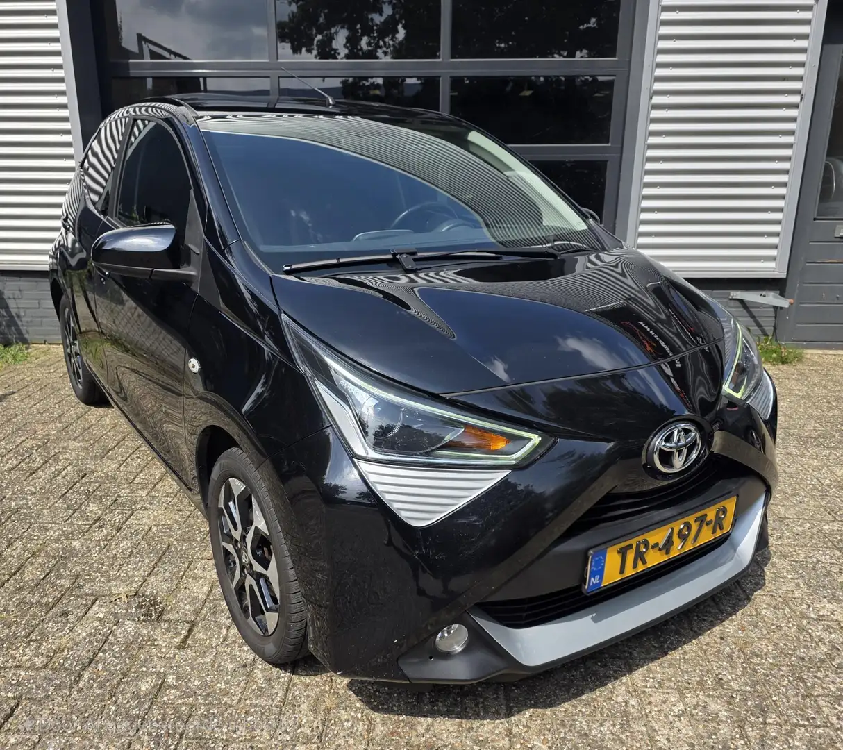 Toyota Aygo 1.0 VVT-i x-first **5DRS-AUT-AIRCO** Zwart - 1