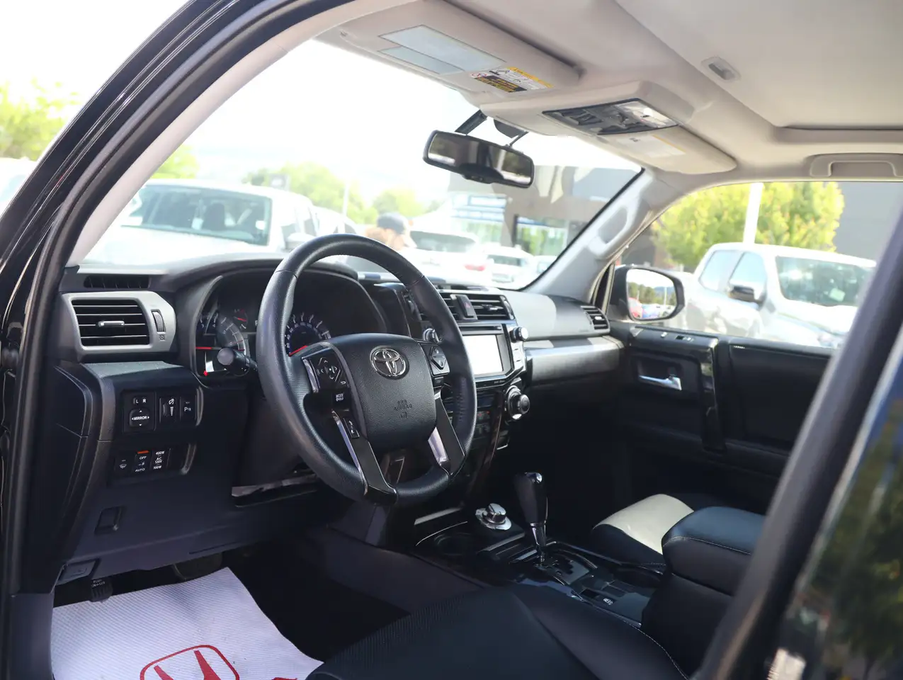 Toyota 4-Runner снимка Toyota 4-Runner