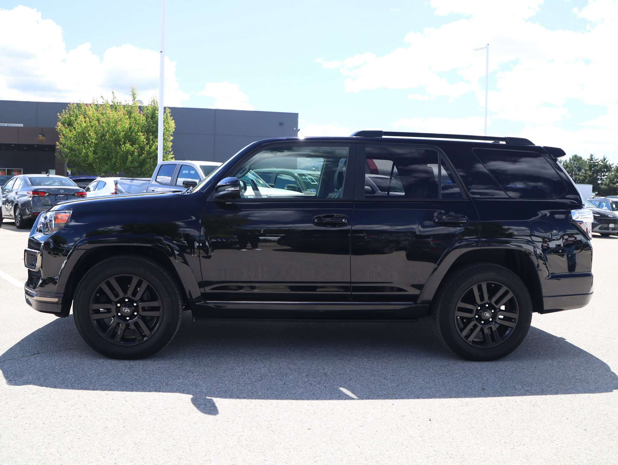 2019 Toyota 4Runner 4WD - BC Vehicle / Sunroof / Heated and Ventilated — снимка 1