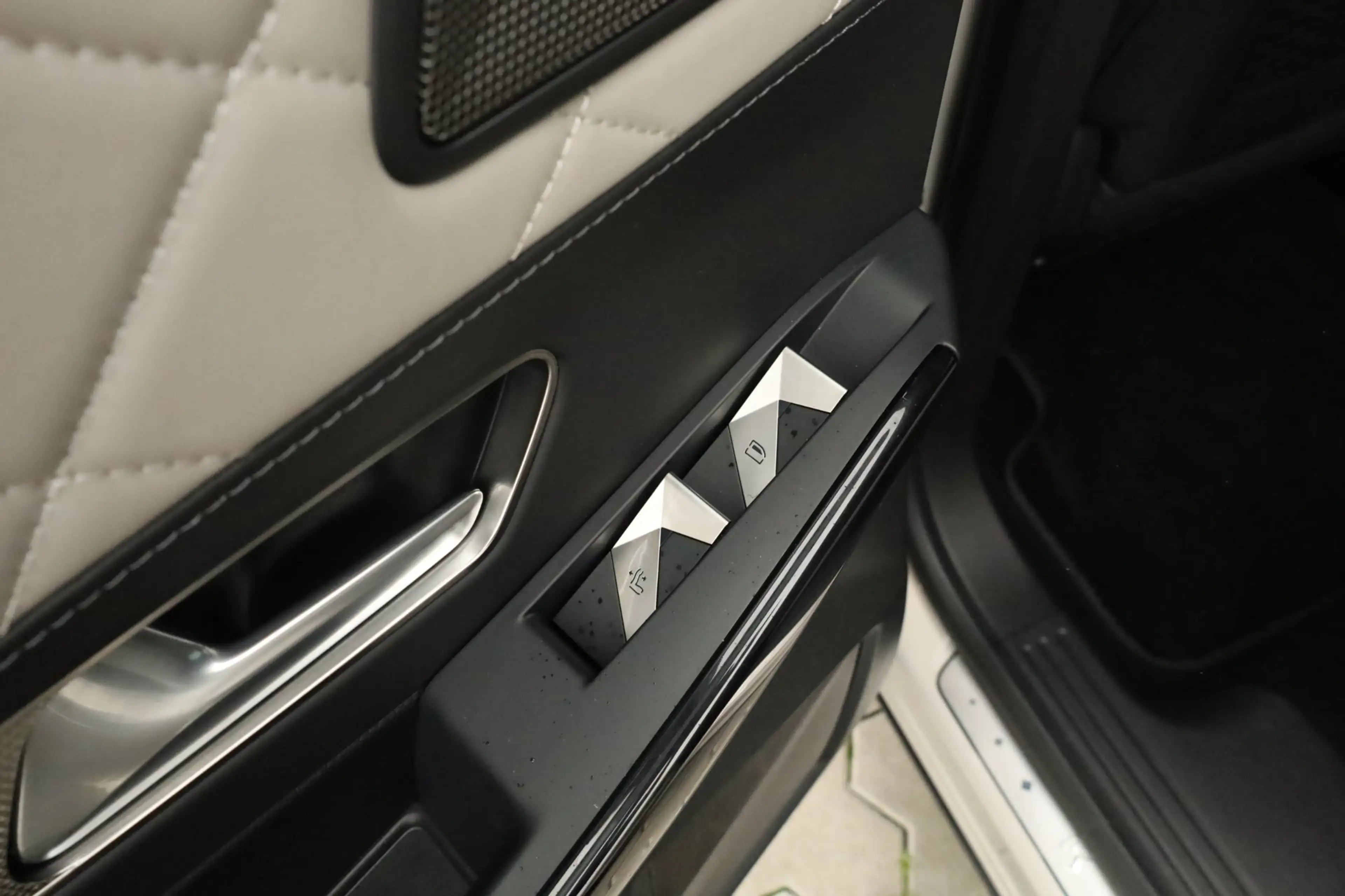 DS Automobiles DS 7 Crossback E-Tense 4x4 Be Chic Trekhaak Pano Massage Stoelver — photo 45