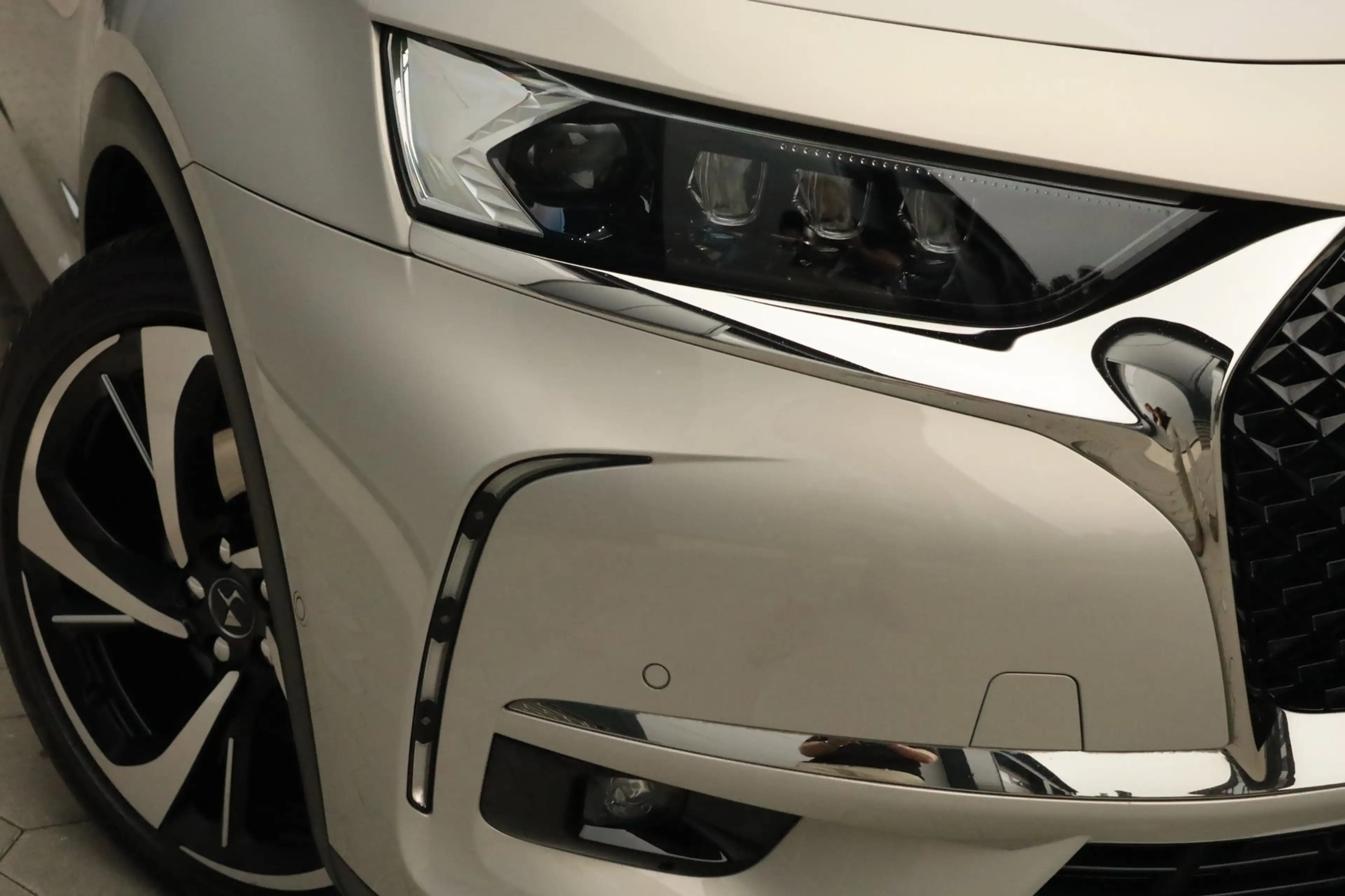 DS Automobiles DS 7 Crossback E-Tense 4x4 Be Chic Trekhaak Pano Massage Stoelver — photo 29