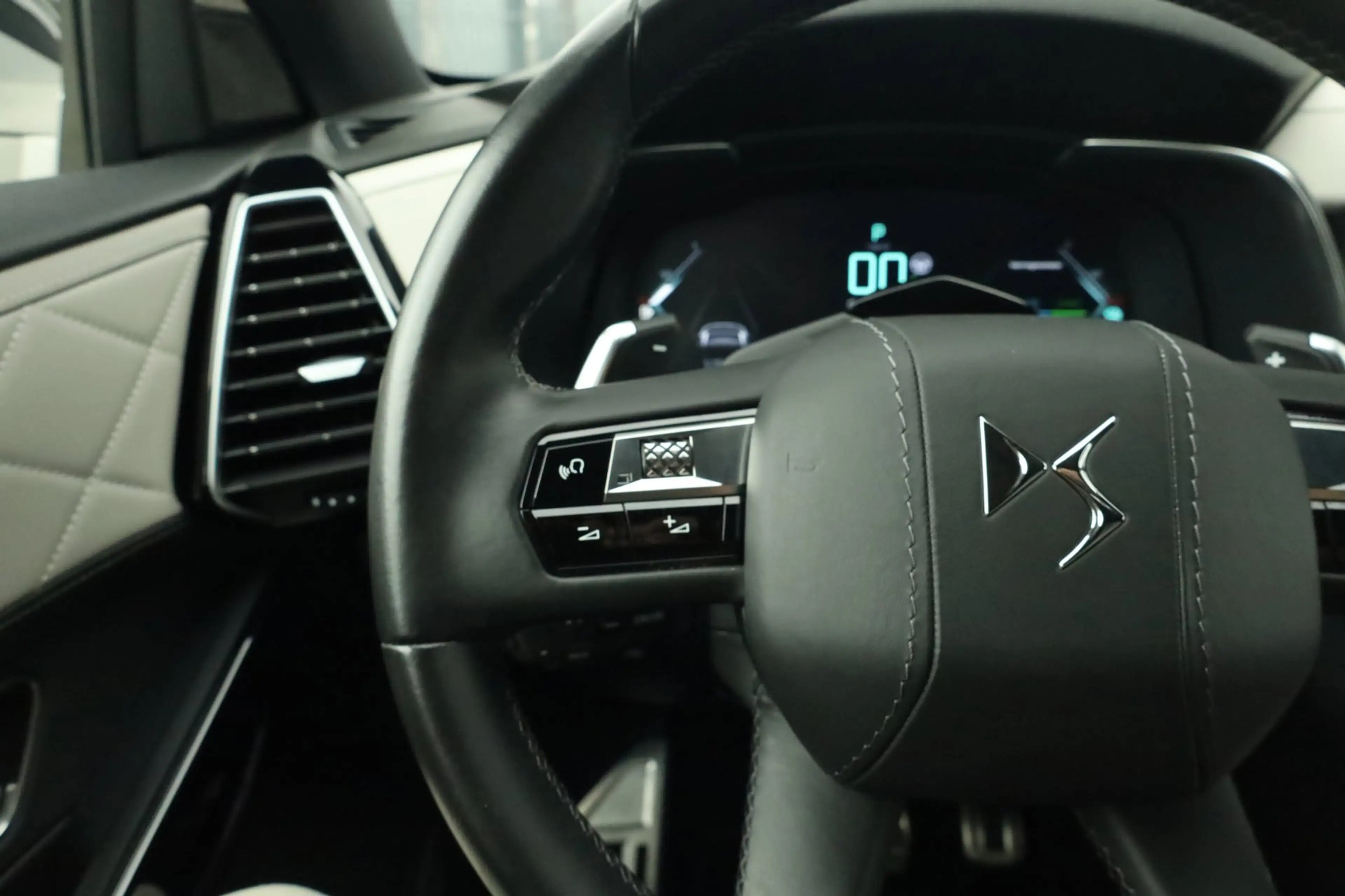 DS Automobiles DS 7 Crossback E-Tense 4x4 Be Chic Trekhaak Pano Massage Stoelver — photo 18