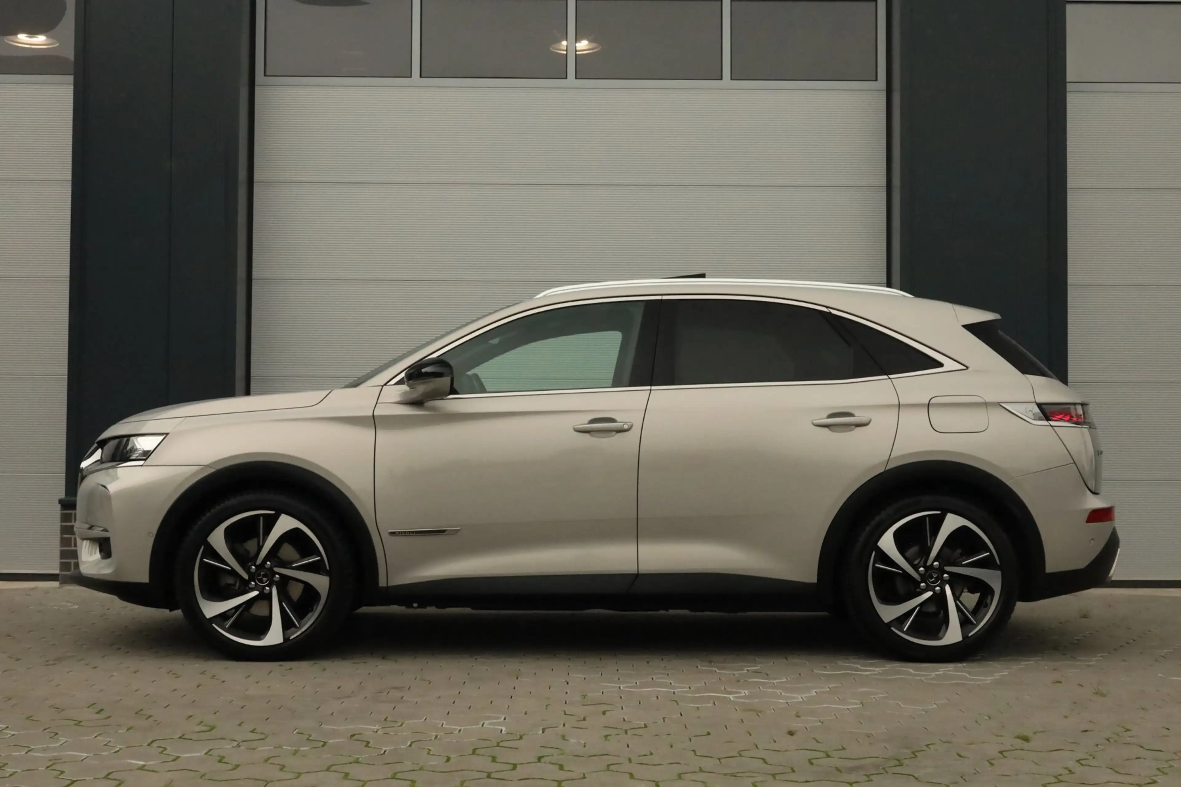 DS Automobiles DS 7 Crossback E-Tense 4x4 Be Chic Trekhaak Pano Massage Stoelver — photo 6