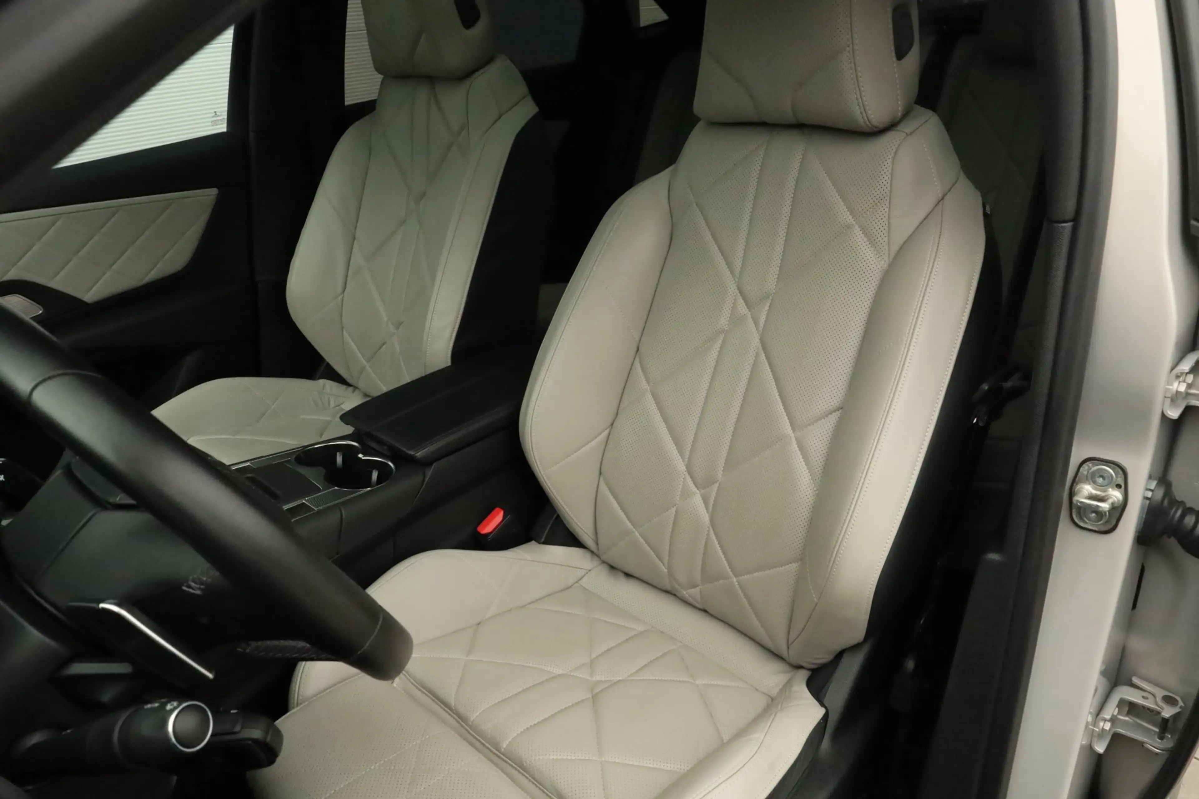 DS Automobiles DS 7 Crossback E-Tense 4x4 Be Chic Trekhaak Pano Massage Stoelver — photo 12