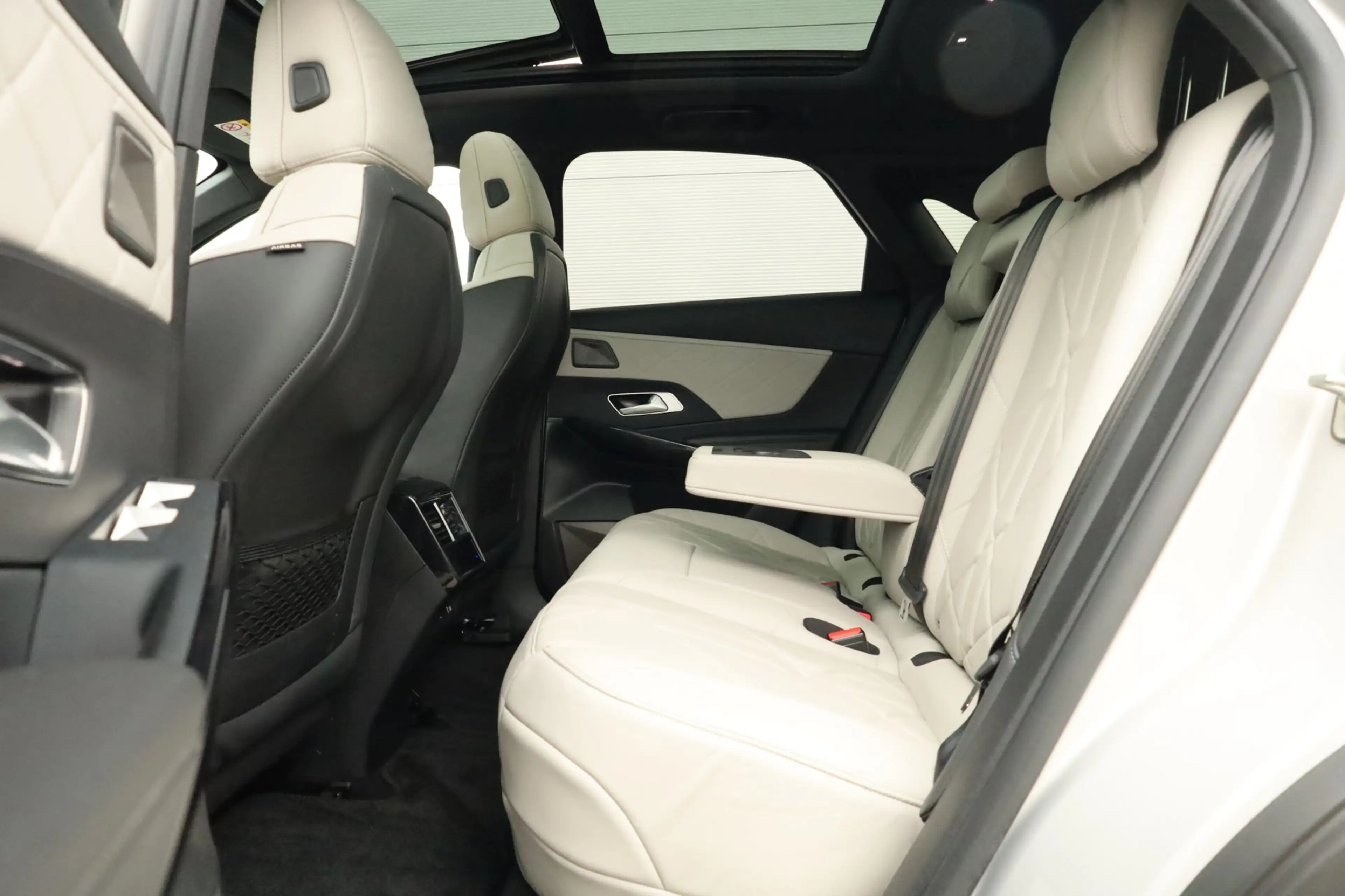 DS Automobiles DS 7 Crossback E-Tense 4x4 Be Chic Trekhaak Pano Massage Stoelver — photo 11