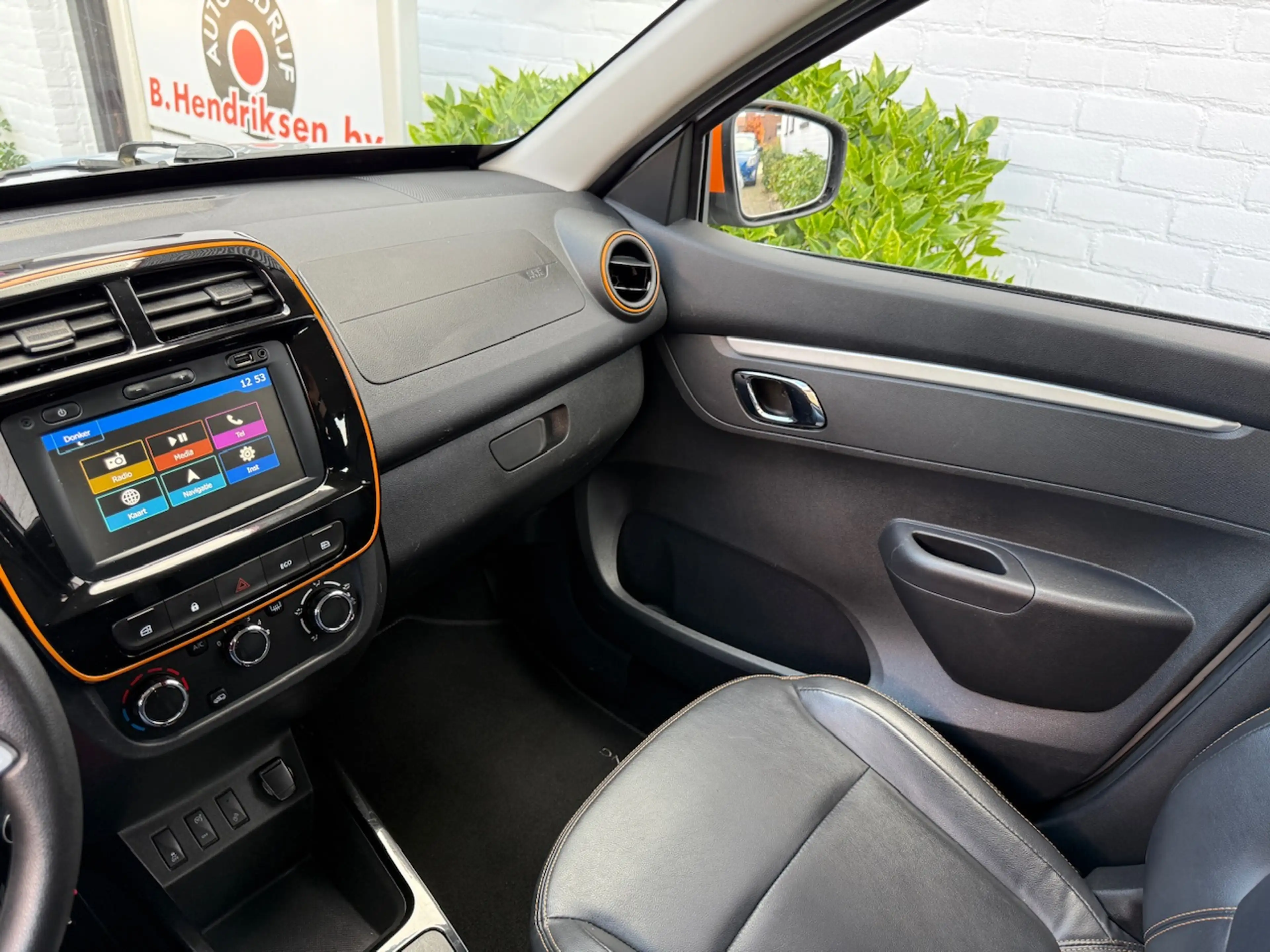 Dacia Spring 27KW Electric 45 Comfort Plus Orange Pack/ SOH 90% — photo 33