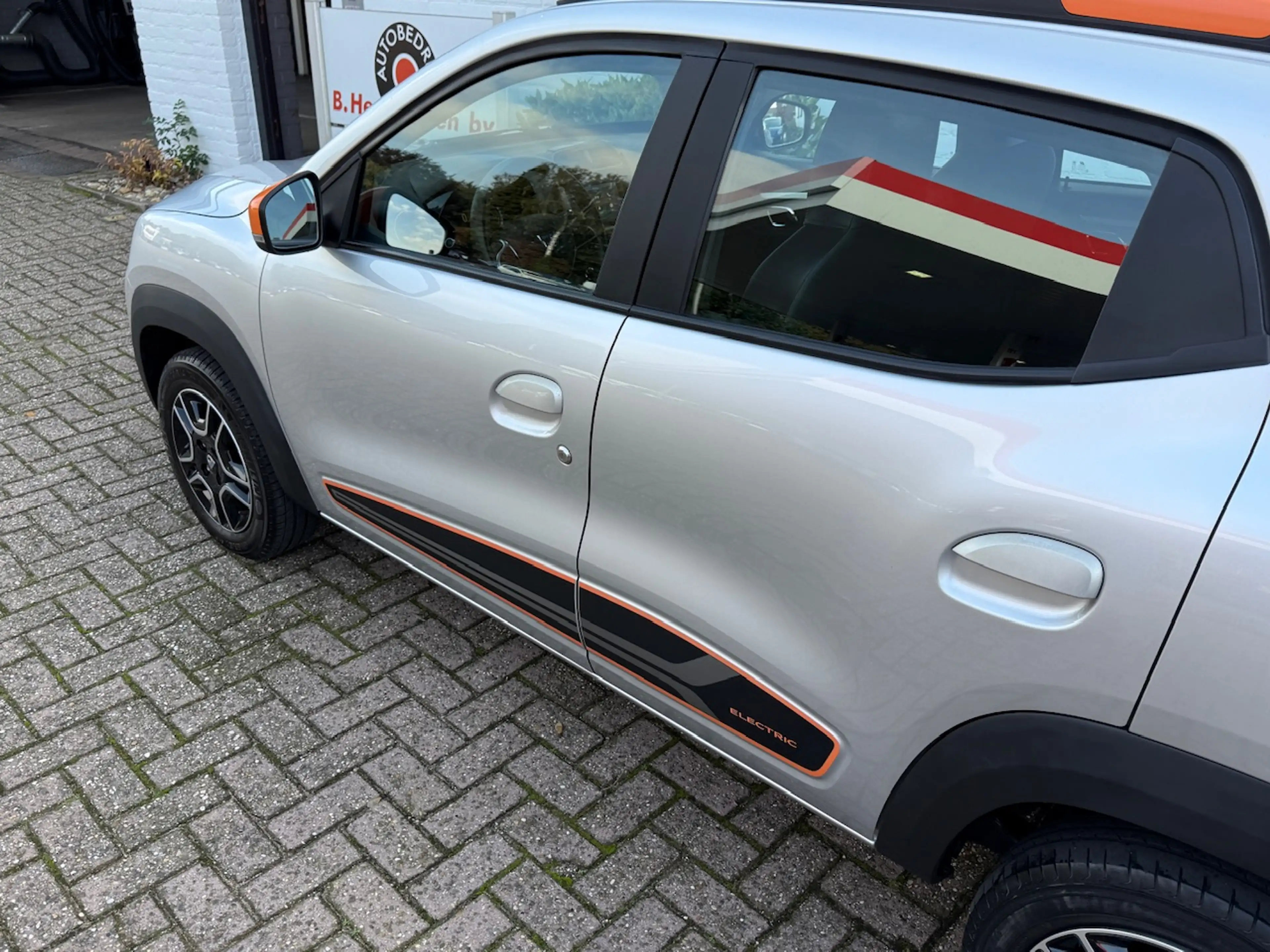 Dacia Spring 27KW Electric 45 Comfort Plus Orange Pack/ SOH 90% — photo 37