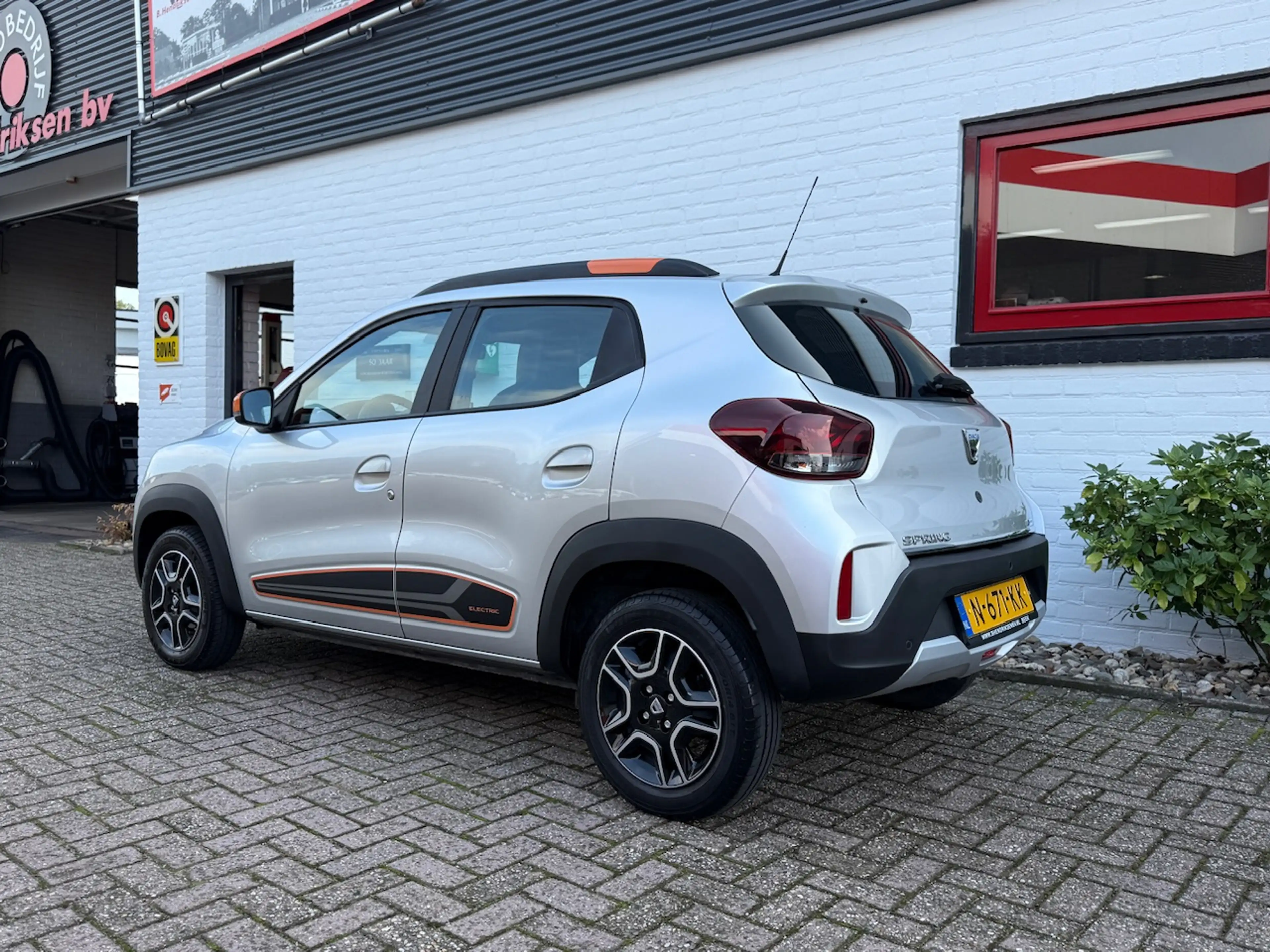 Dacia Spring 27KW Electric 45 Comfort Plus Orange Pack/ SOH 90% — photo 36