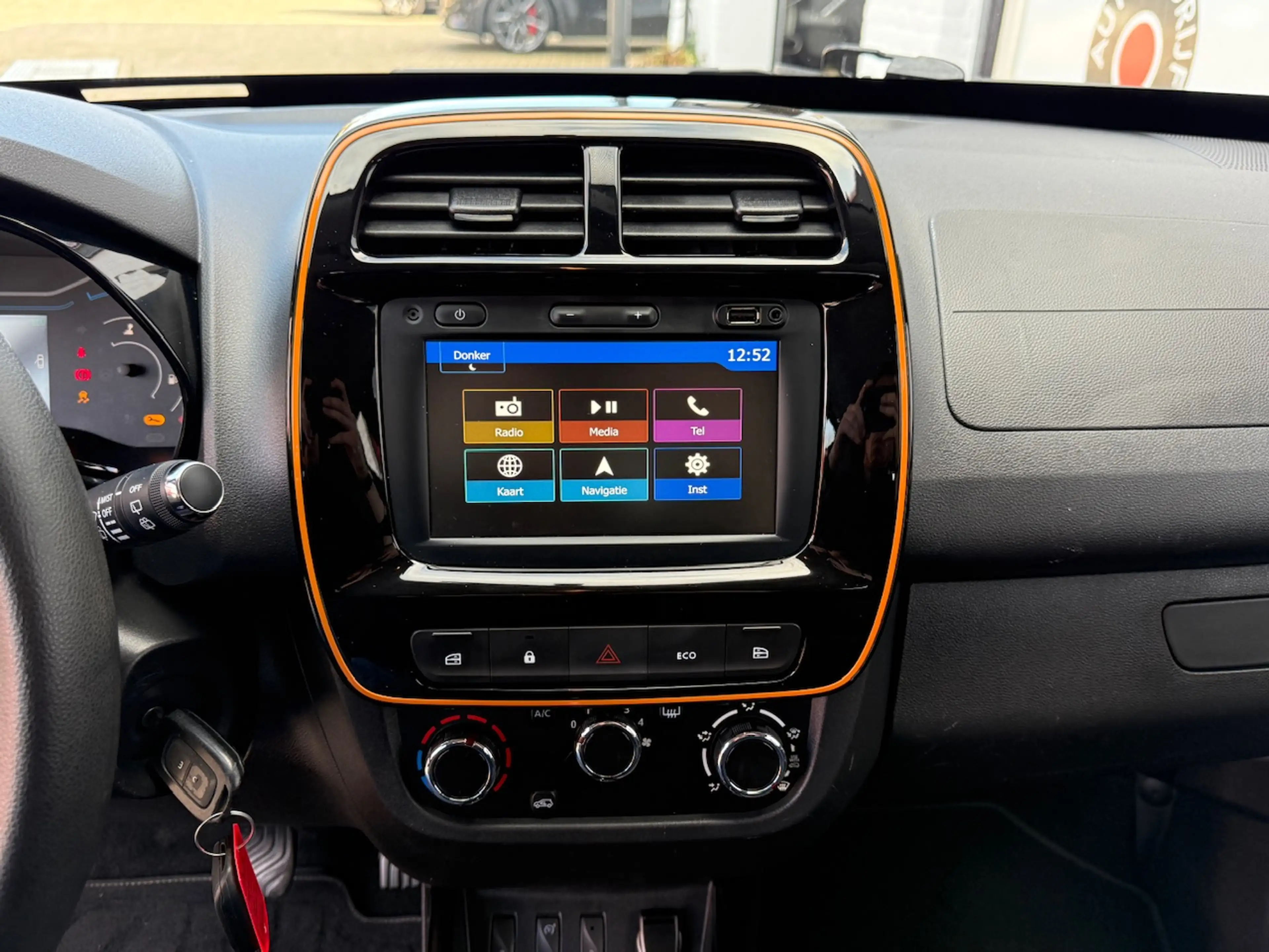 Dacia Spring 27KW Electric 45 Comfort Plus Orange Pack/ SOH 90% — photo 18