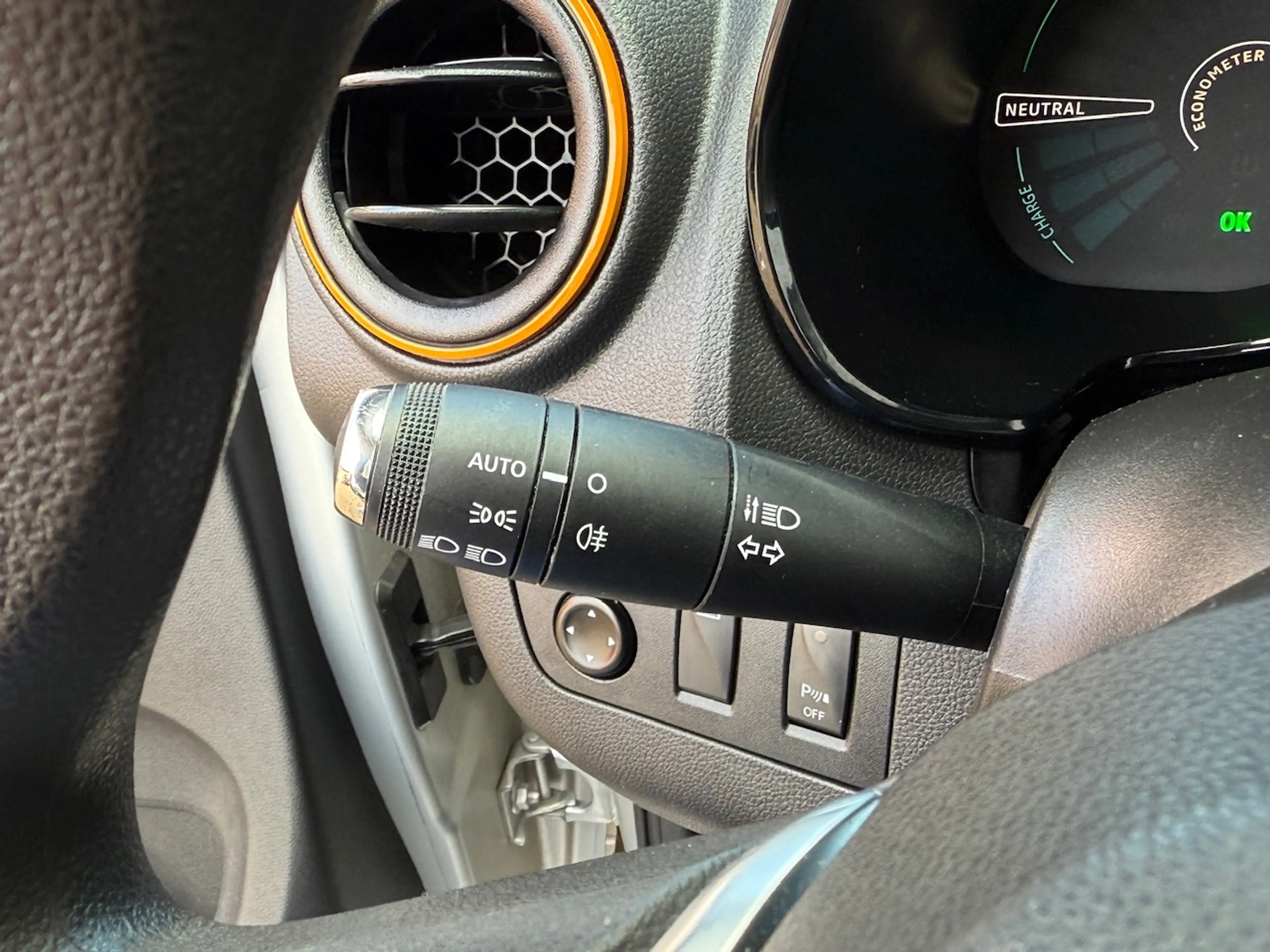 Dacia Spring 27KW Electric 45 Comfort Plus Orange Pack/ SOH 90% — photo 31
