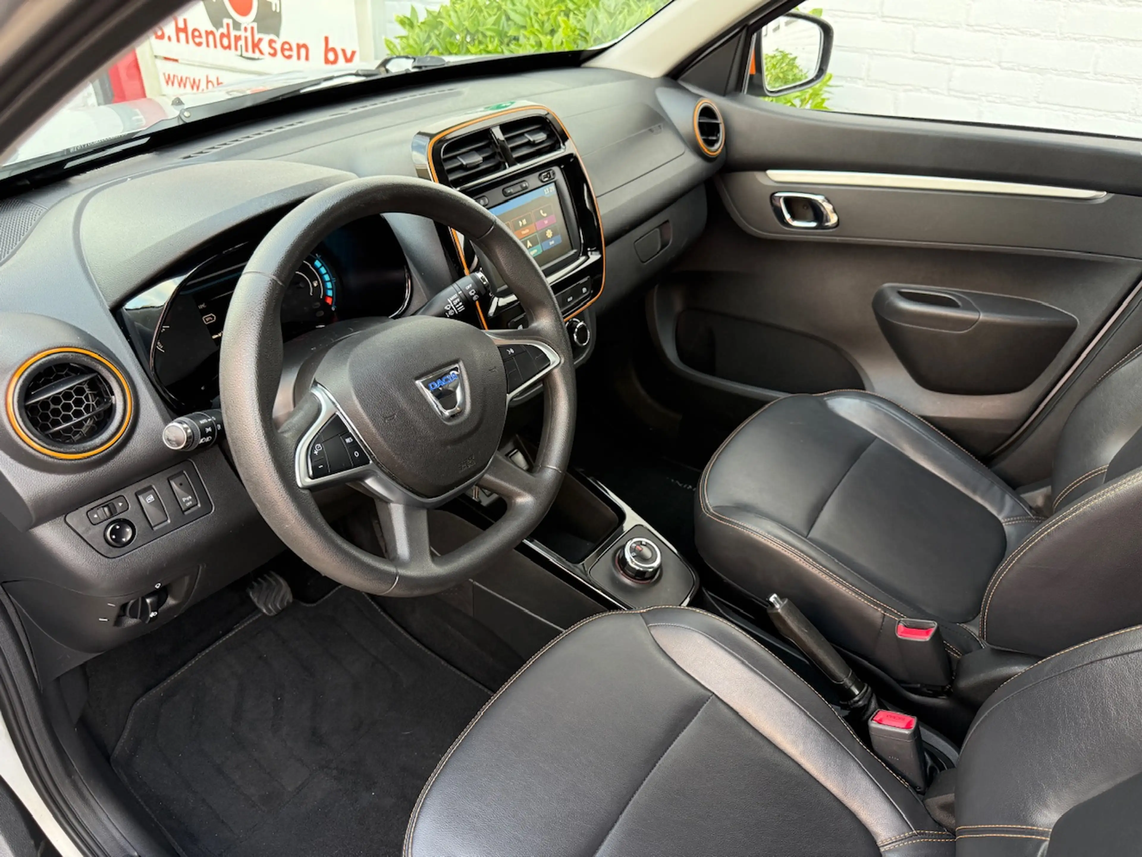 Dacia Spring 27KW Electric 45 Comfort Plus Orange Pack/ SOH 90% — photo 3