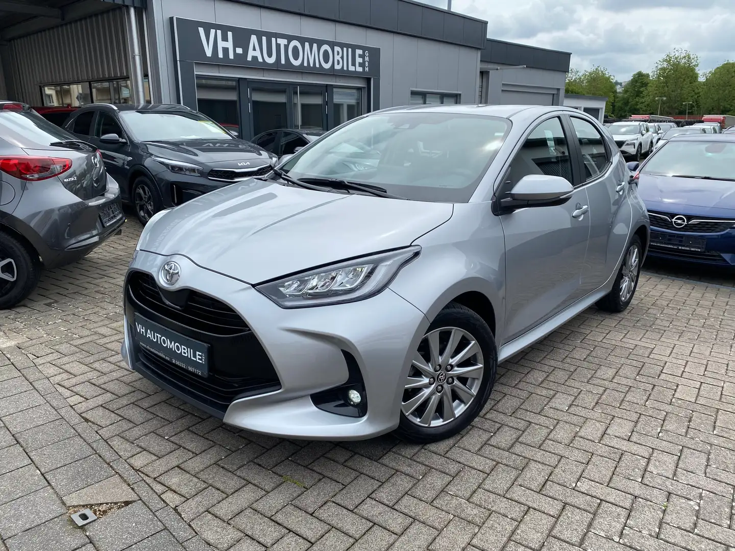 Toyota Yaris 1.5 A-GRA*APPLE&ANDROID*Klimaat*KAMERA*LED HSW*Shz Silber - 1