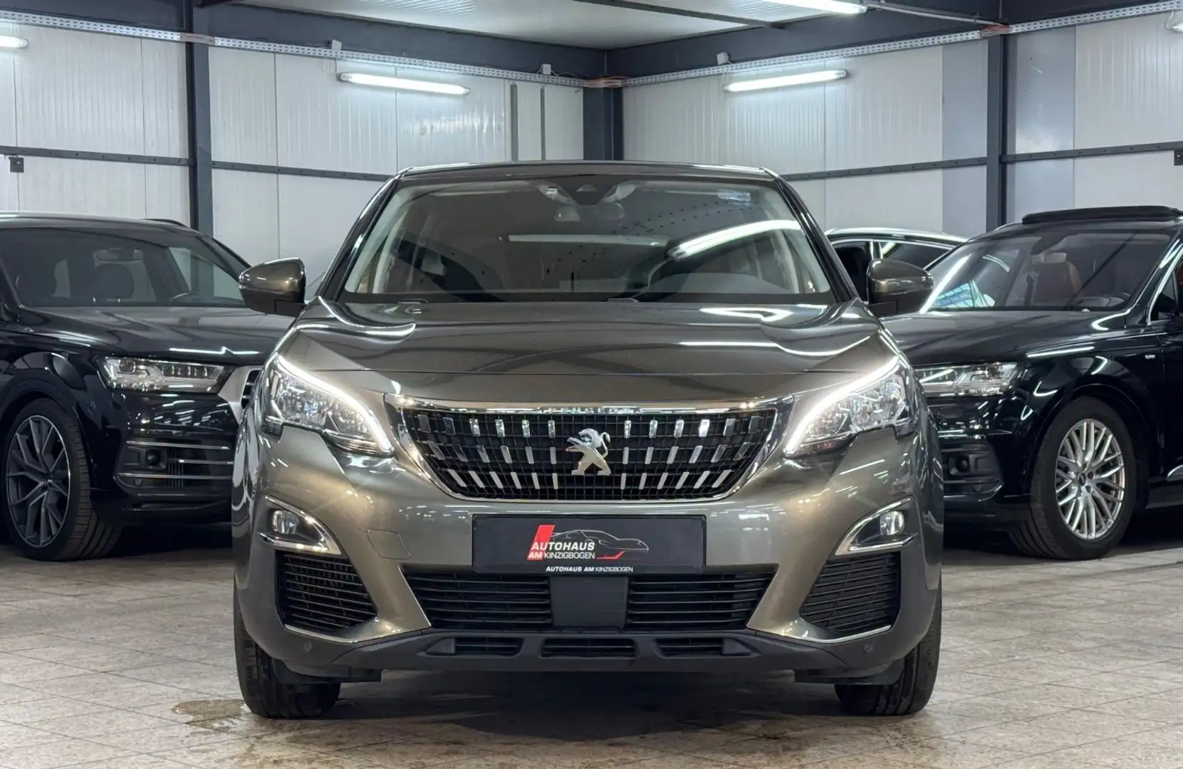 Peugeot 5008 Active Business 7SITZER*AUTM*LANE*APPS*1.H Grau - 2