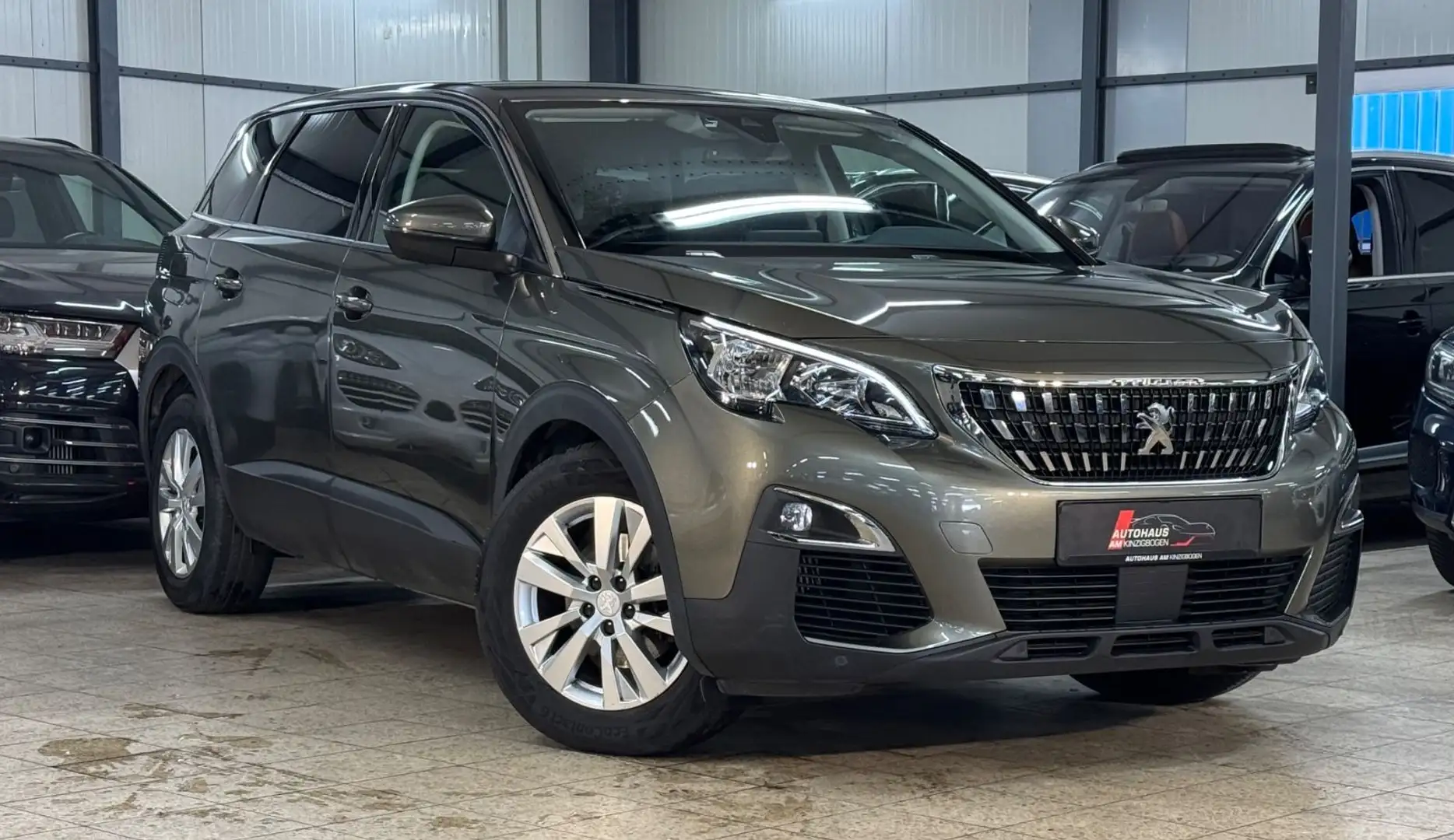 Peugeot 5008 Active Business 7SITZER*AUTM*LANE*APPS*1.H Grau - 1