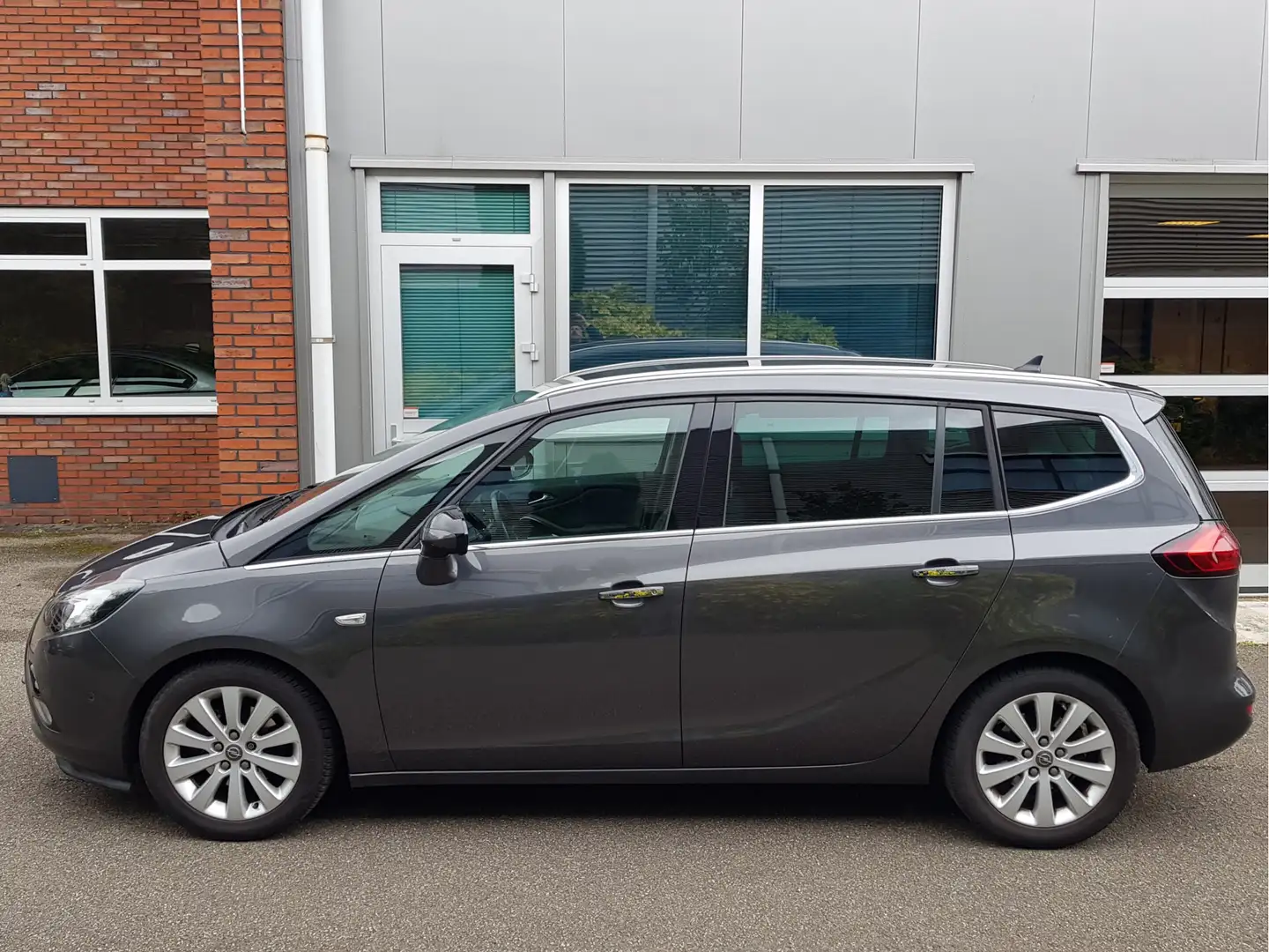 Opel Zafira Tourer 1.4 T 7 Pers Navi 1/2 Leer Trekhaak Xenon Grau - 2
