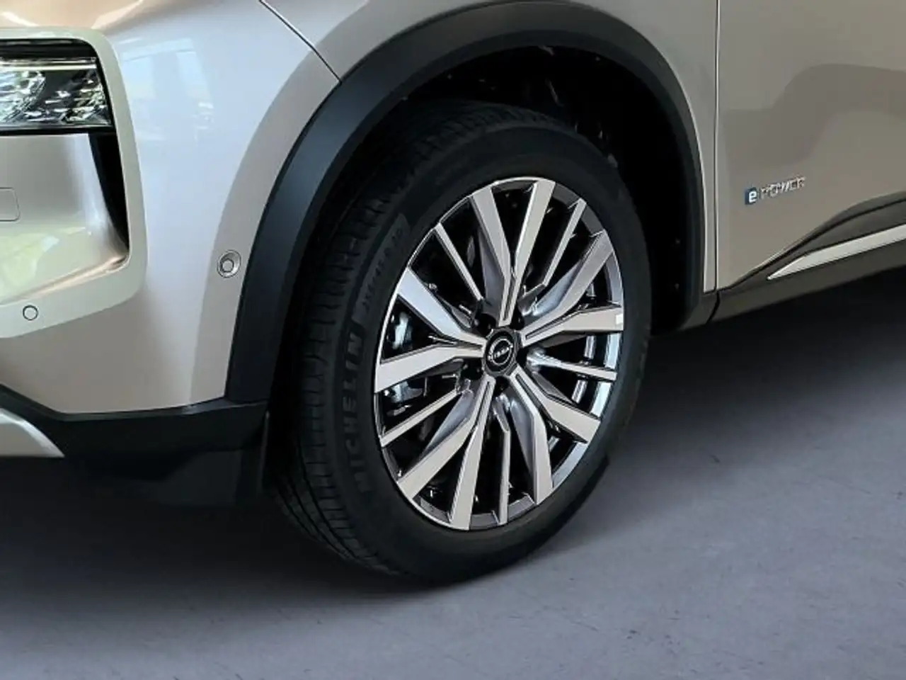 Nissan X-Trail X-TRAIL 1.5 VC-T e-4ORCE 213 PS 4x4 Tekna+ 5 Sit 6