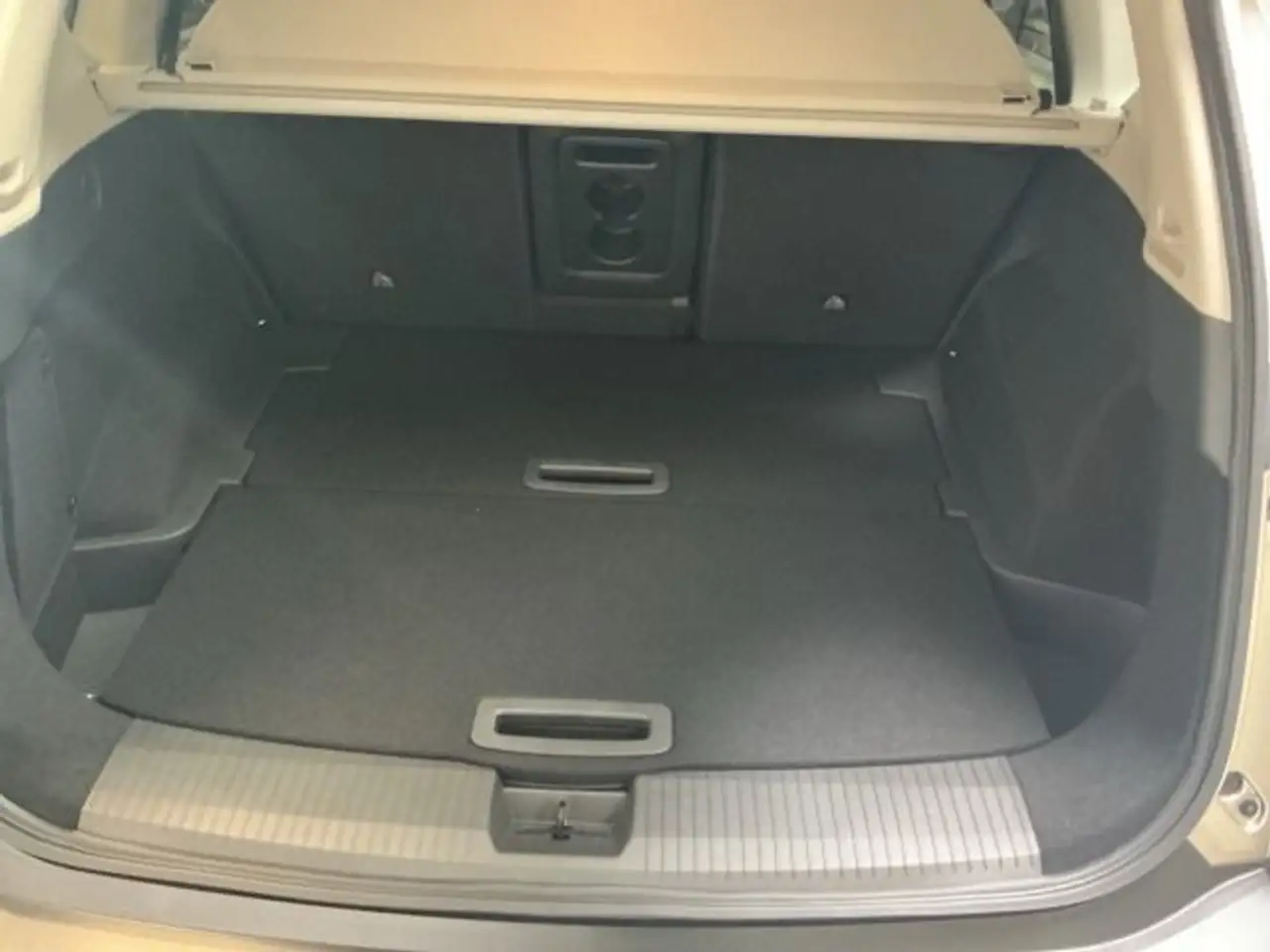 Nissan X-Trail X-TRAIL 1.5 VC-T e-4ORCE 213 PS 4x4 Tekna+ 5 Sit 12