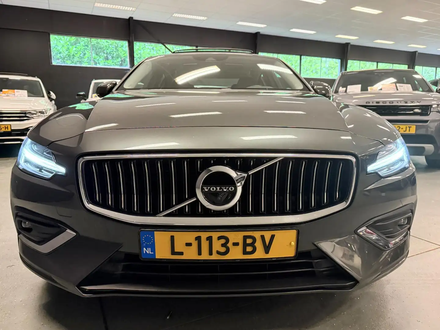 Volvo S60 2.0 T5 Intro Edition PANO/LEDER/NAVI/H-KARDON/H-UP Gris - 2