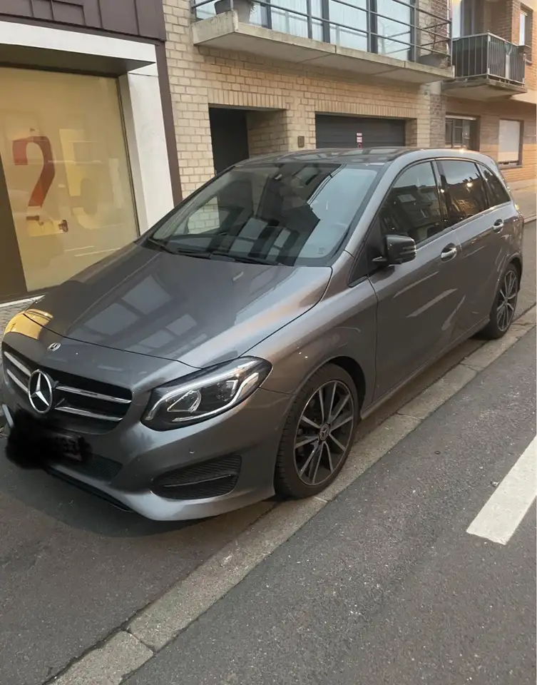 Mercedes-Benz B 180