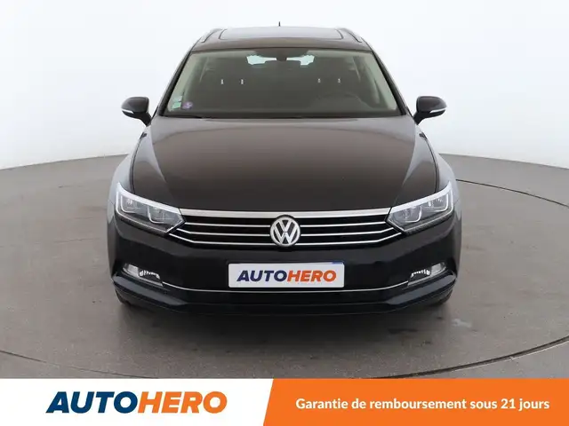 Volkswagen Passat view 9
