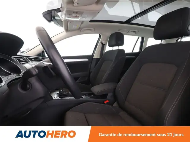 Volkswagen Passat view 10