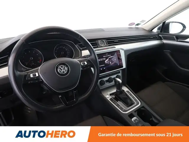 Volkswagen Passat view 11