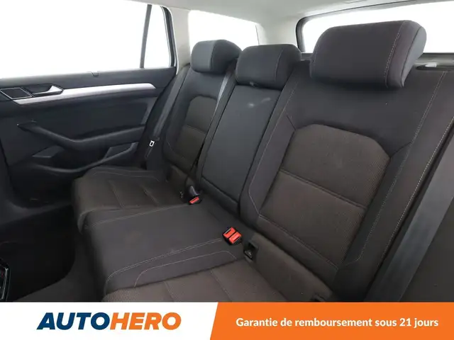 Volkswagen Passat view 14