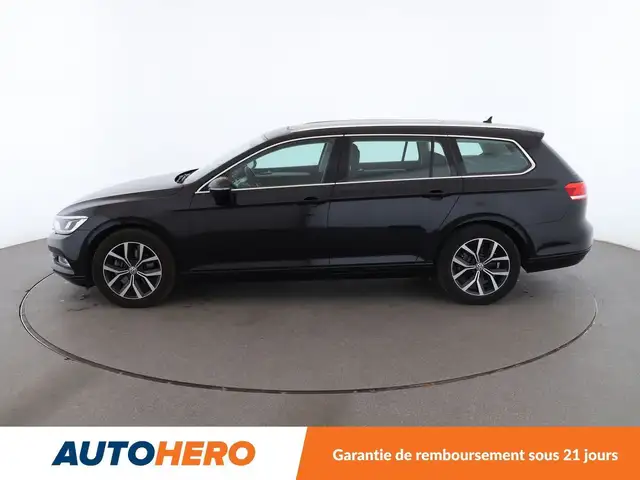 Volkswagen Passat view 3