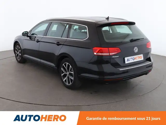 Volkswagen Passat view 4